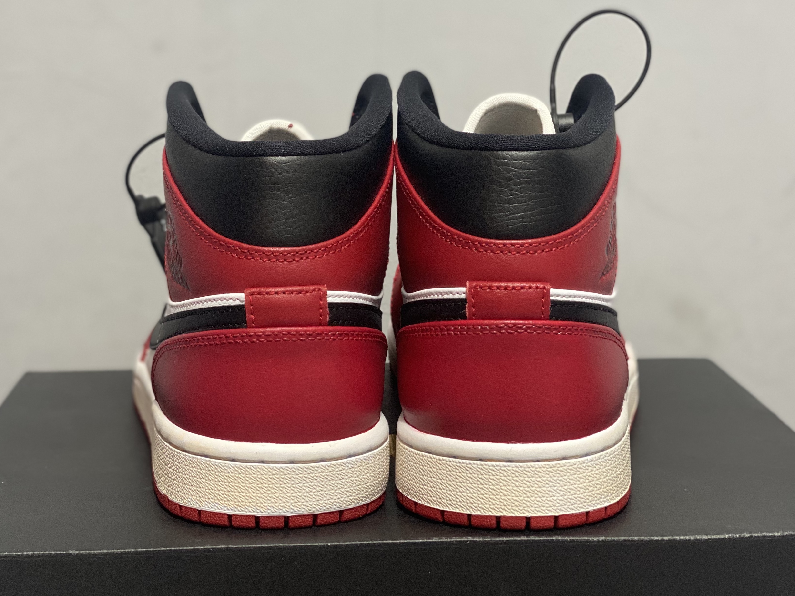 Jordan 1 Mid Chicago 2020 착용 스타일 - 3