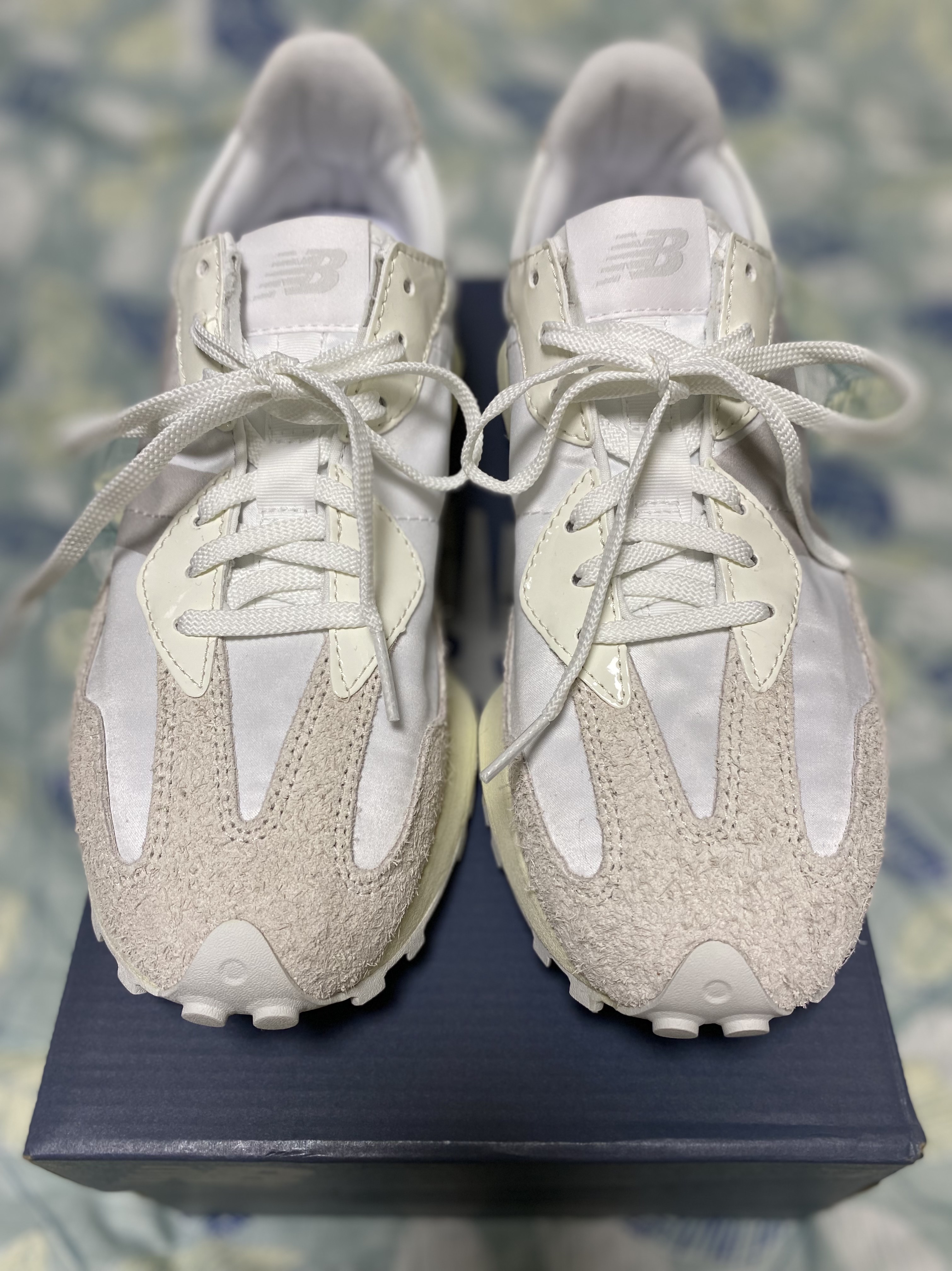 (W) New Balance 327 White Moonbeam 착용 스타일 - 1