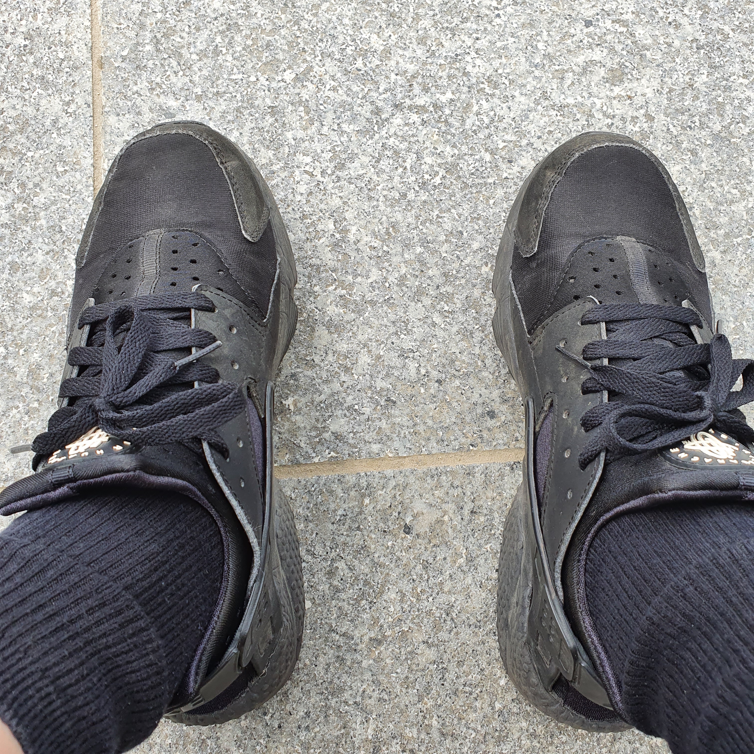 Nike Air Huarache OG London 착용 스타일
