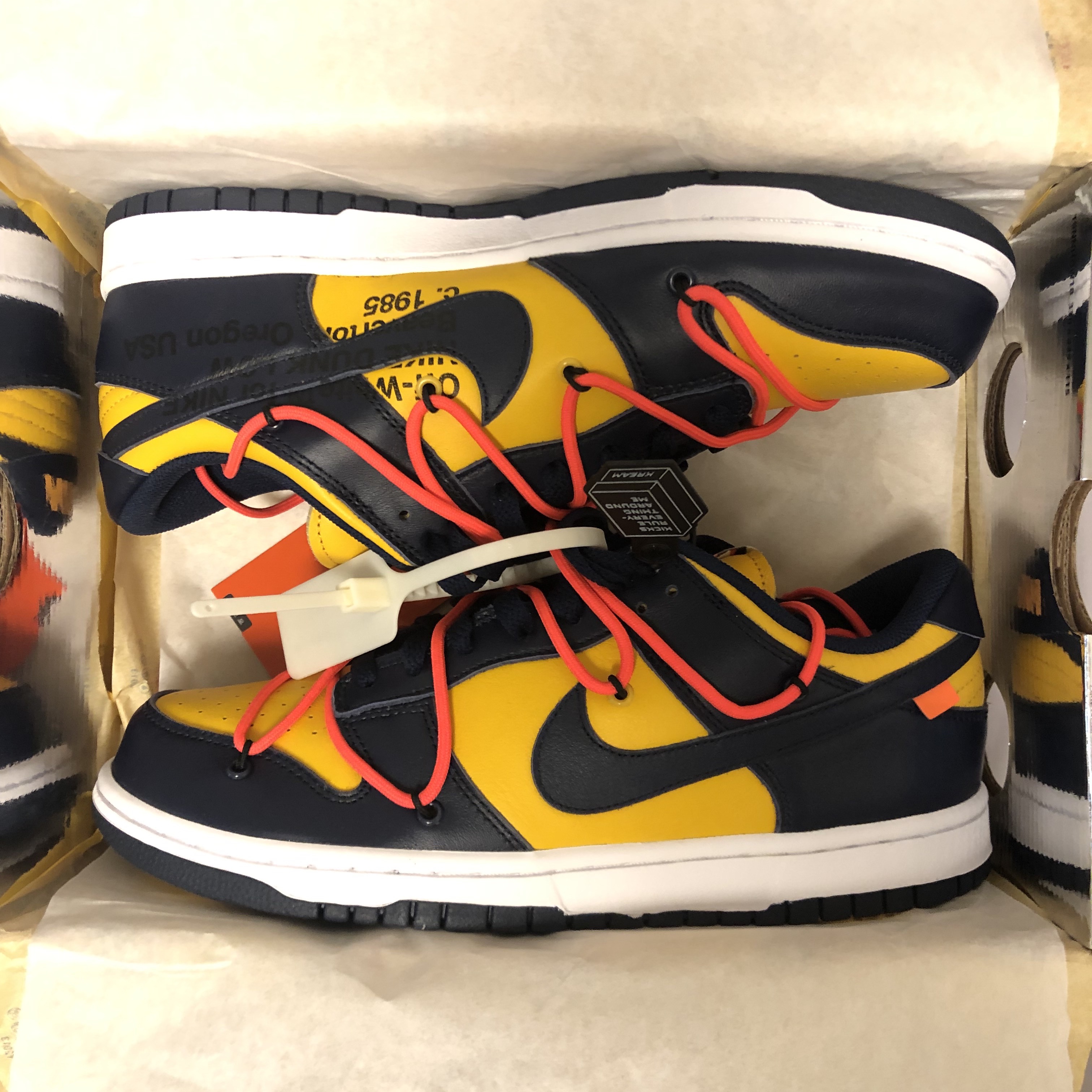 Nike x Off-White Dunk Low University Gold Midnight Navy 착용 스타일