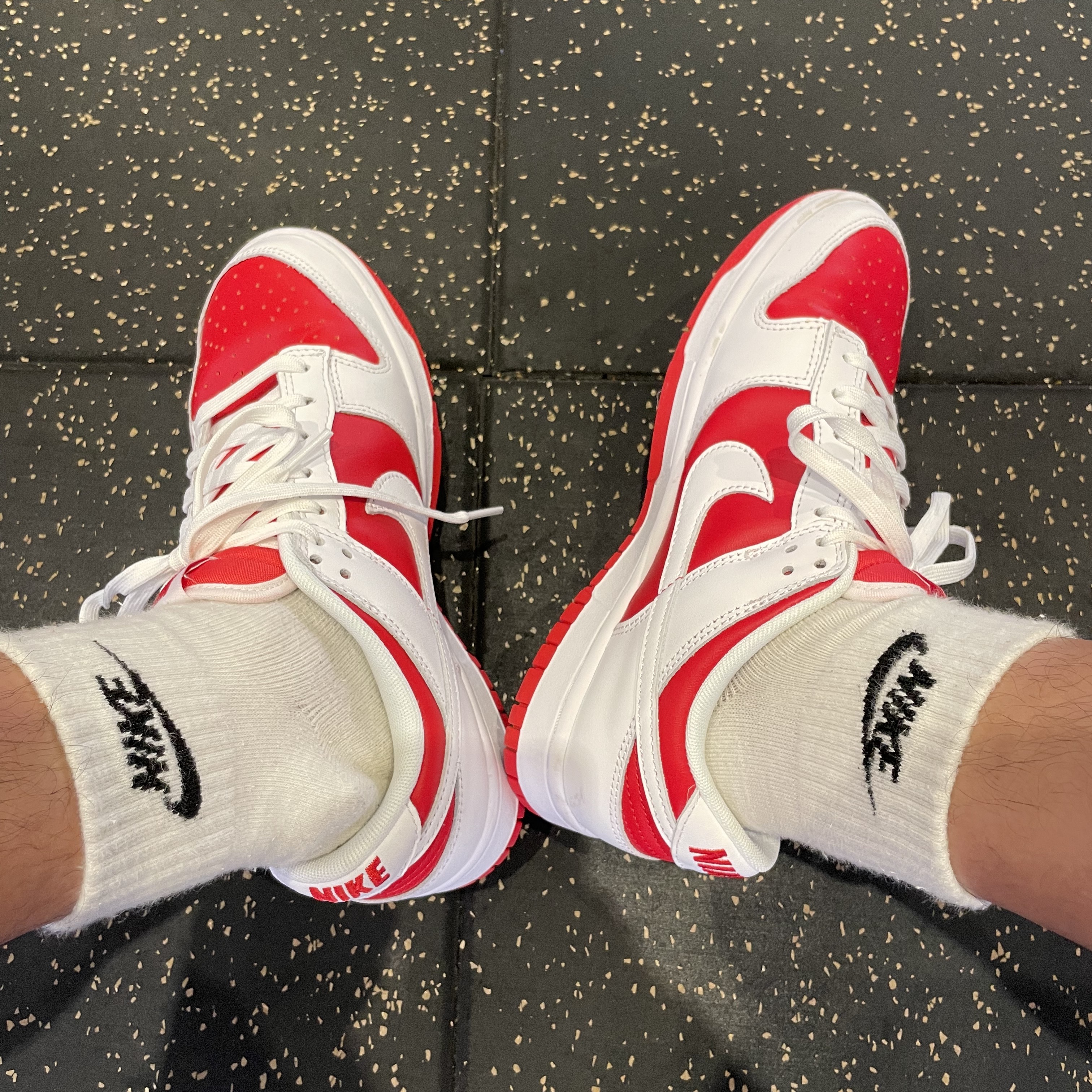 Nike Dunk Low Retro Championship Red 착용 스타일