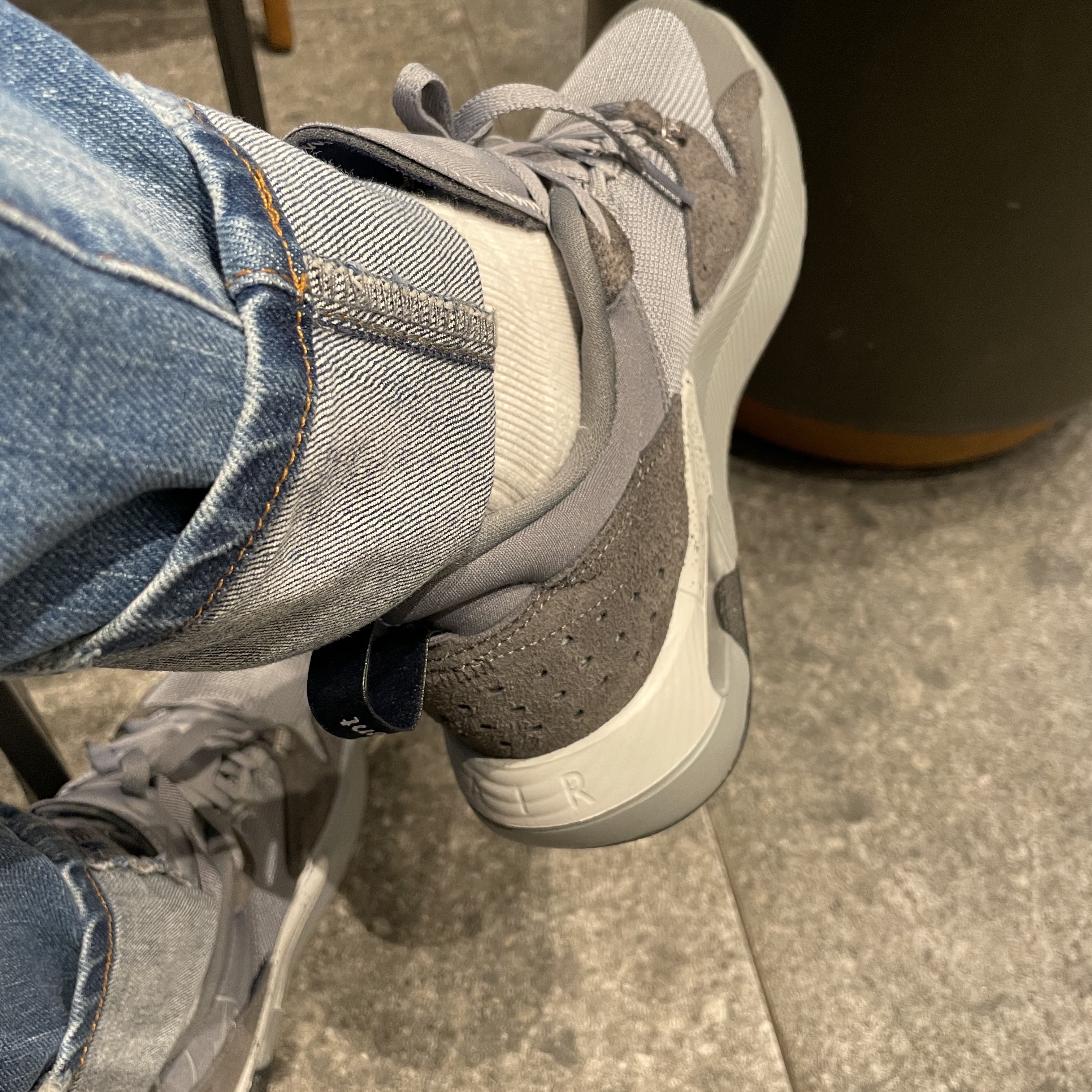 Jordan x Fragment Air Cadence SP Particle Grey 착용 스타일 - 4
