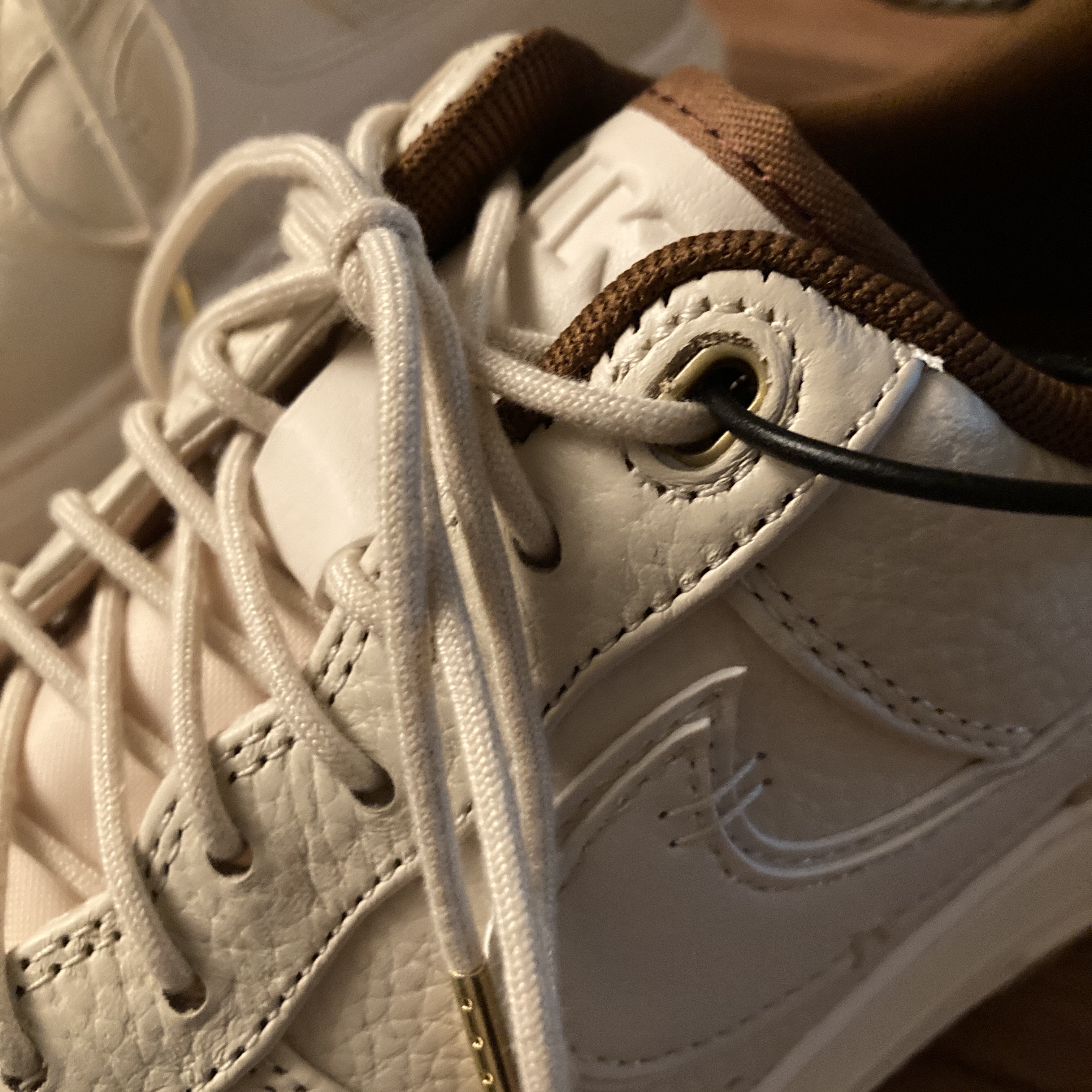 Nike Air Force 1 Luxe Pearl White 착용 스타일 - 1