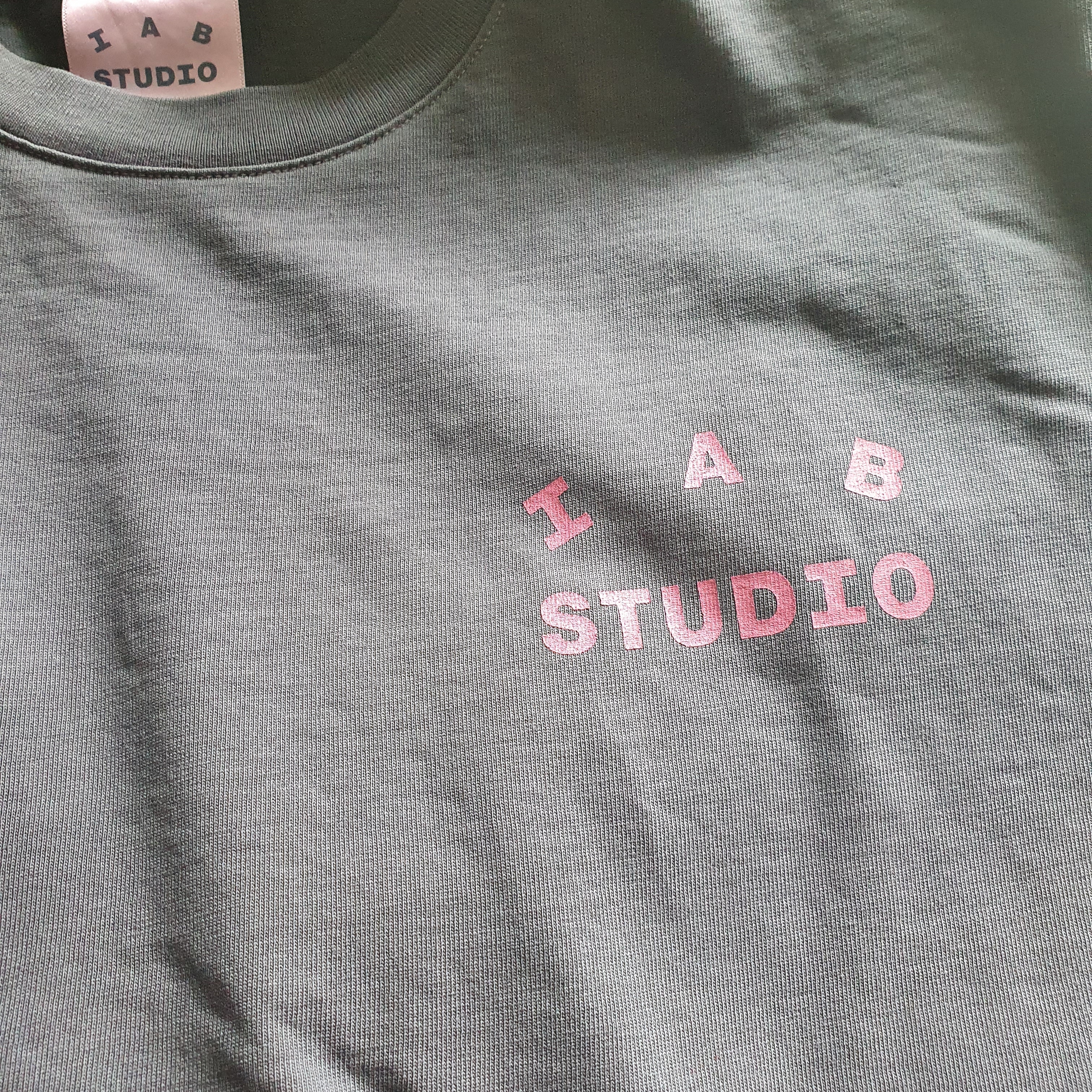 IAB Studio Pigment T-Shirt Cyan, IAB Studio Pigment T-Shirt Magenta 착용 스타일 - 2