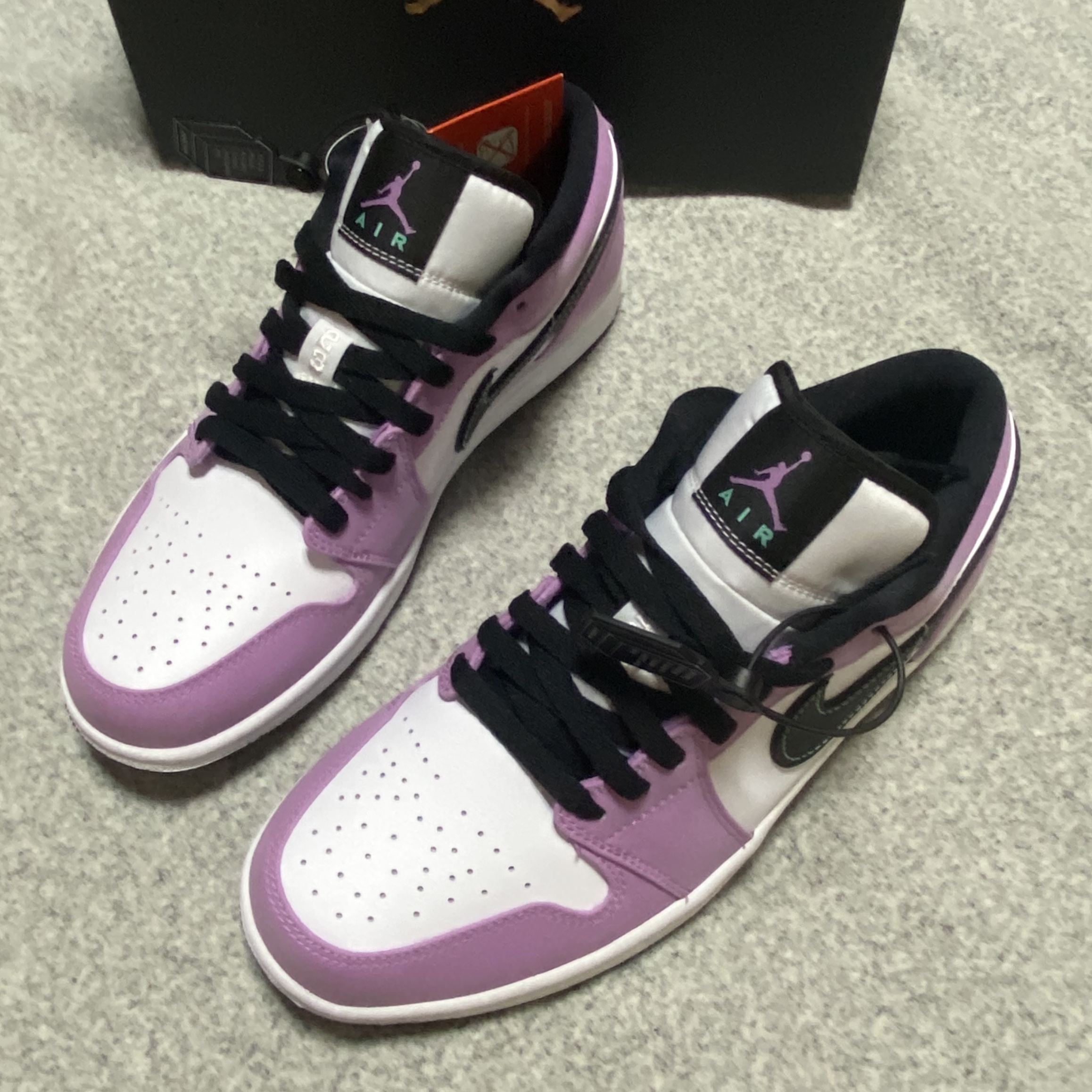 Jordan 1 Low SE Violet Shock 착용 스타일