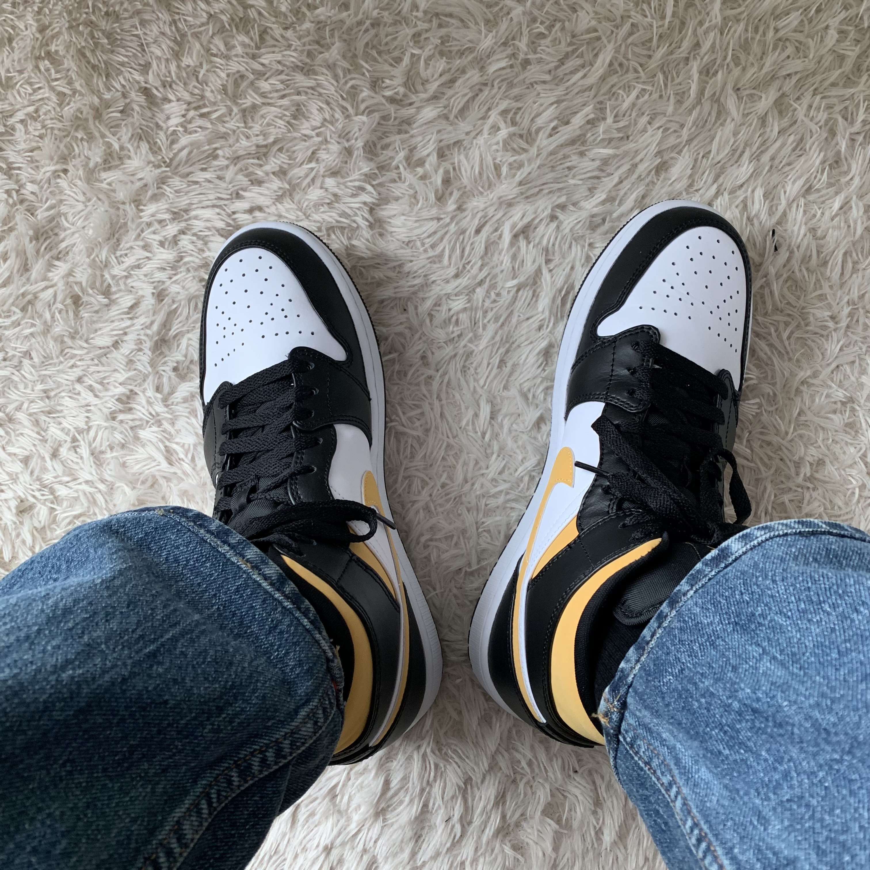 Jordan 1 Mid Pollen 착용 스타일