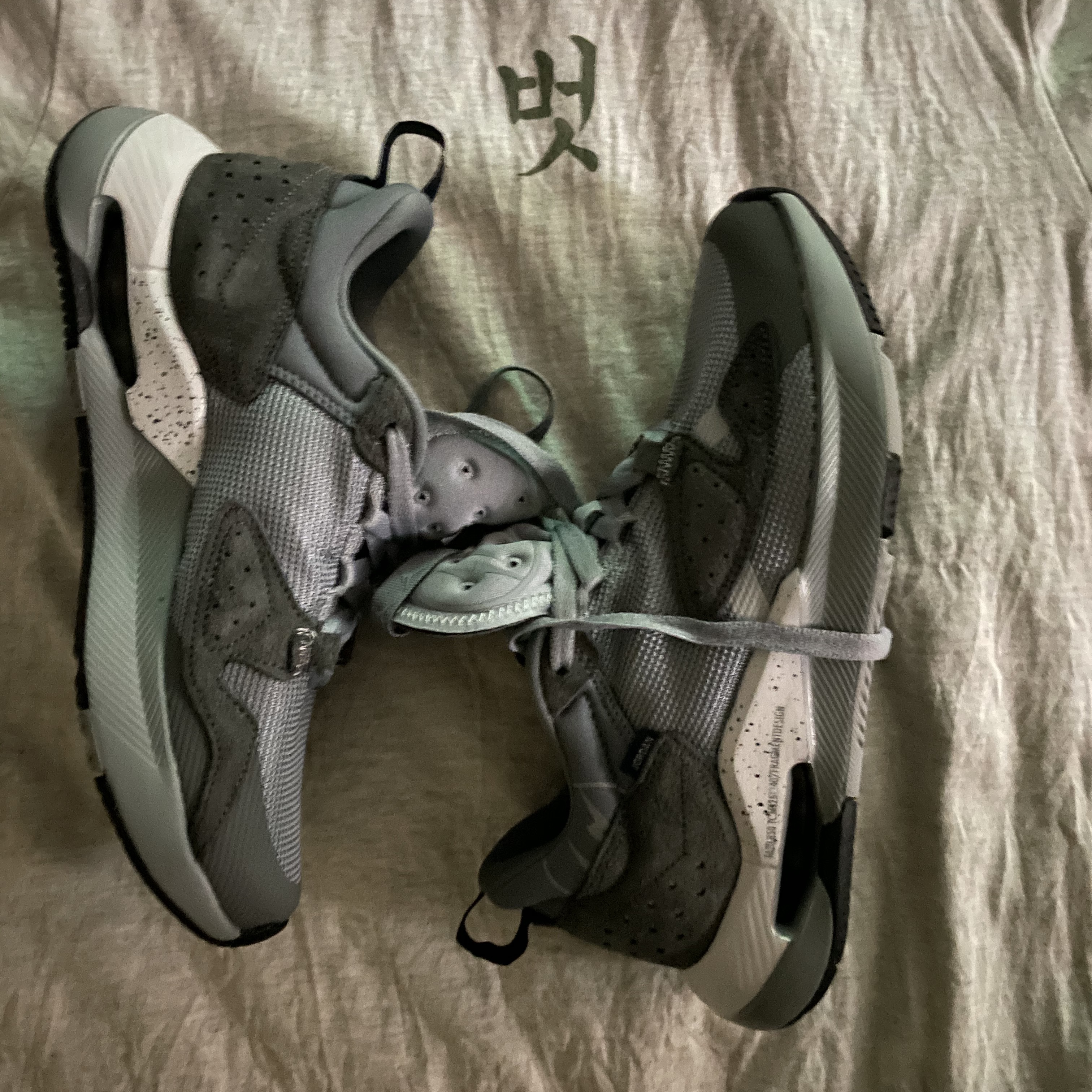 Jordan x Fragment Air Cadence SP Particle Grey 착용 스타일 - 3