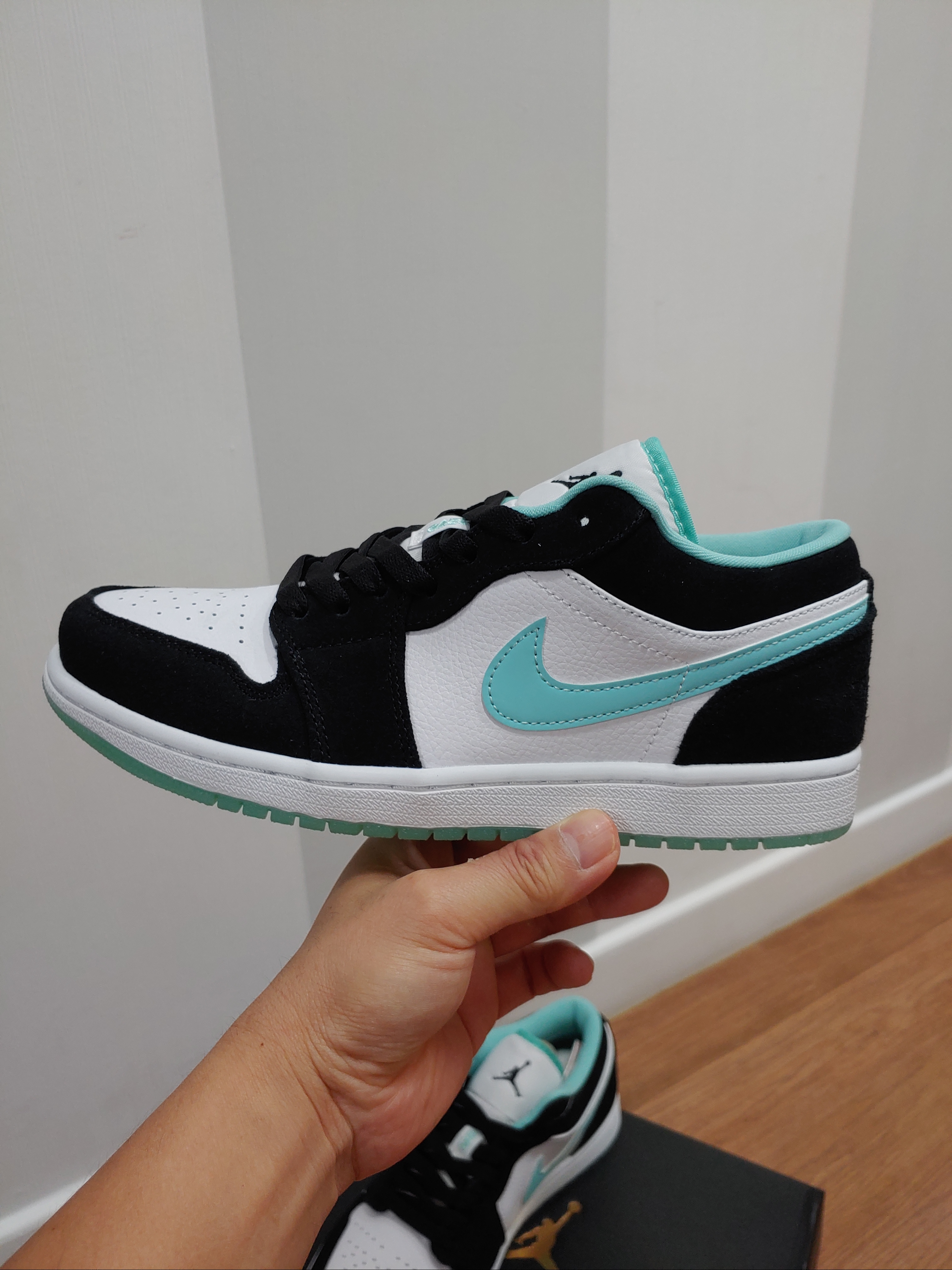 Jordan 1 Low Island Green 착용 스타일 - 1