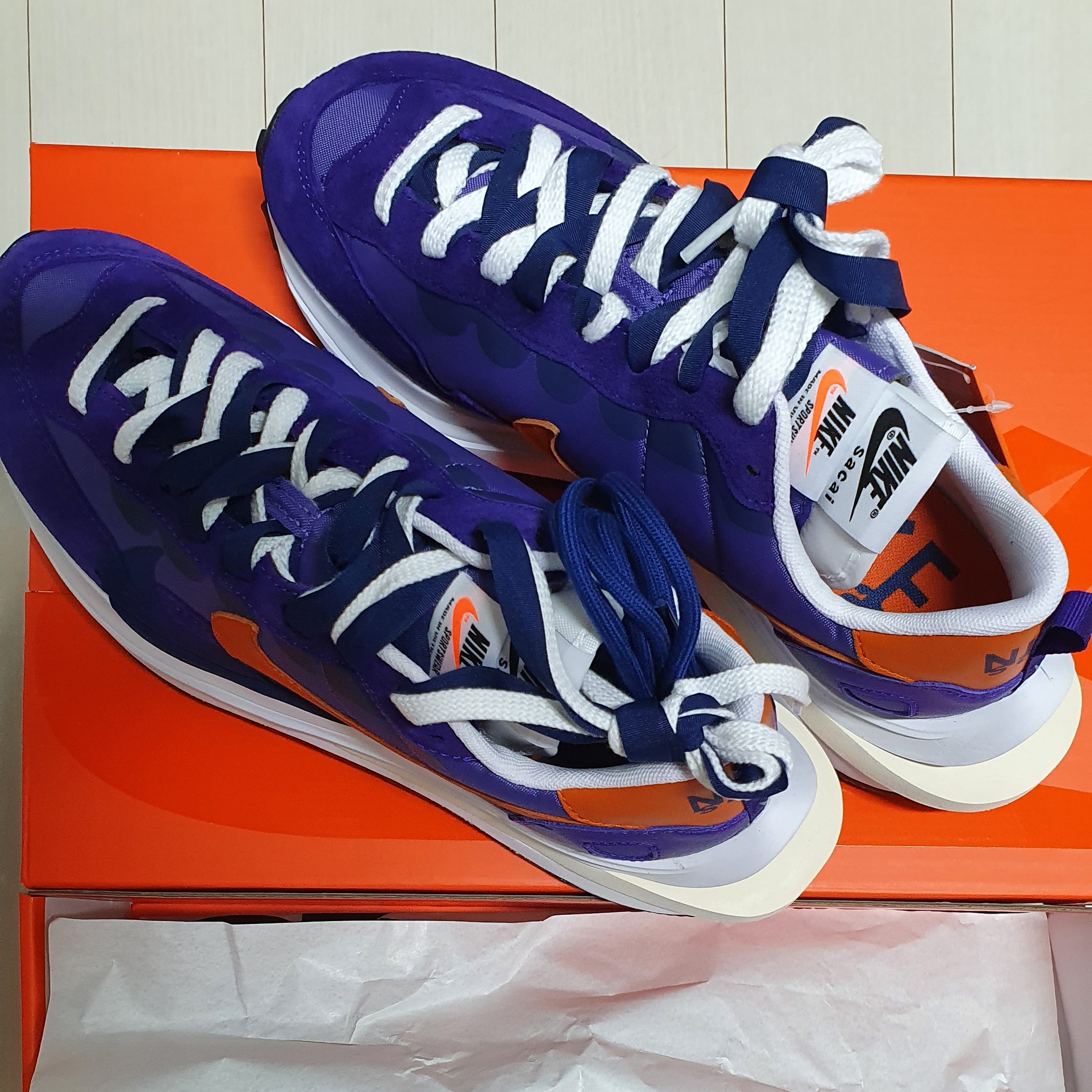 Nike x Sacai VaporWaffle Dark Iris 착용 스타일 - 2