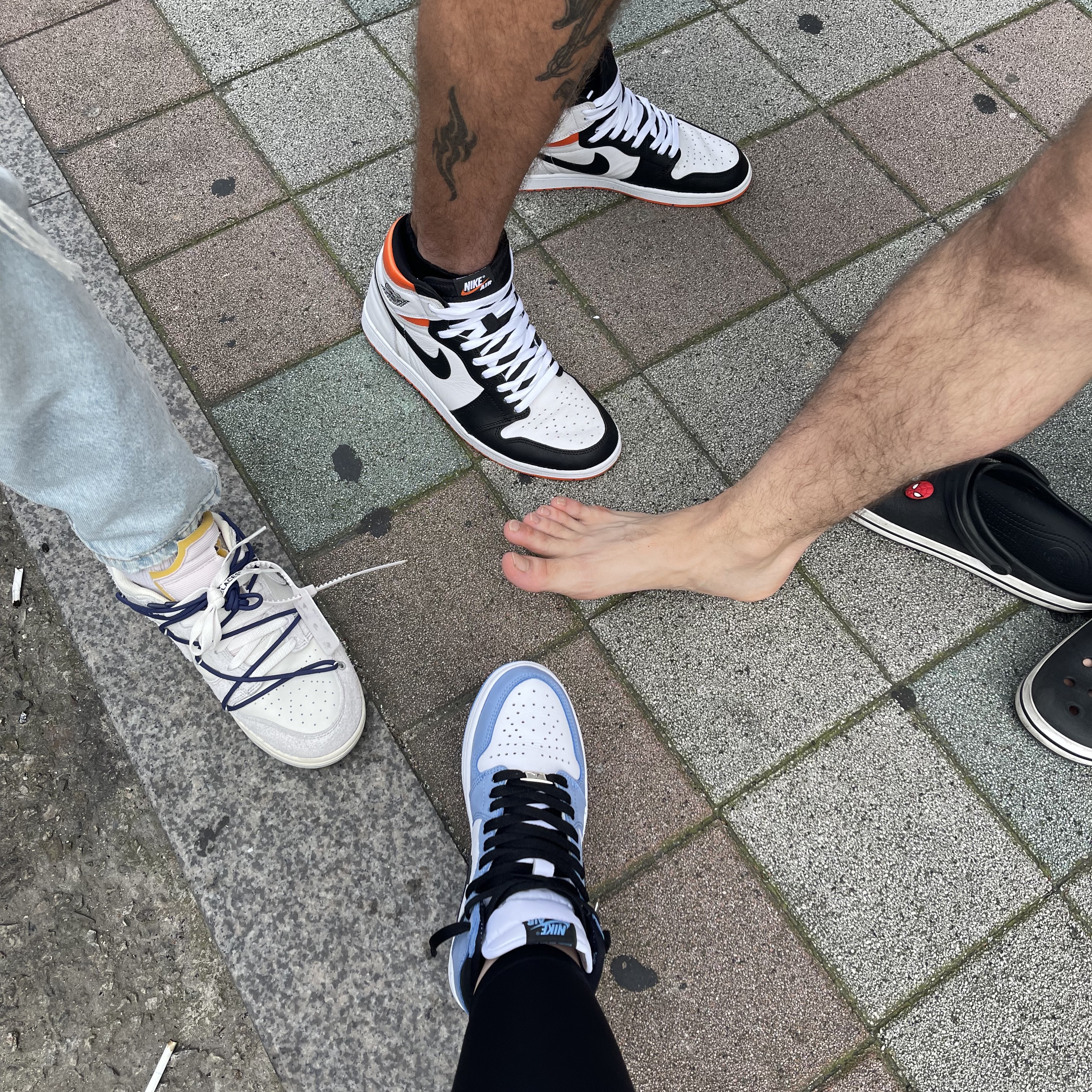 Jordan 1 Retro High OG Electro Orange, Nike x Off-White Dunk Low The 50 - Lot 18 착용 스타일