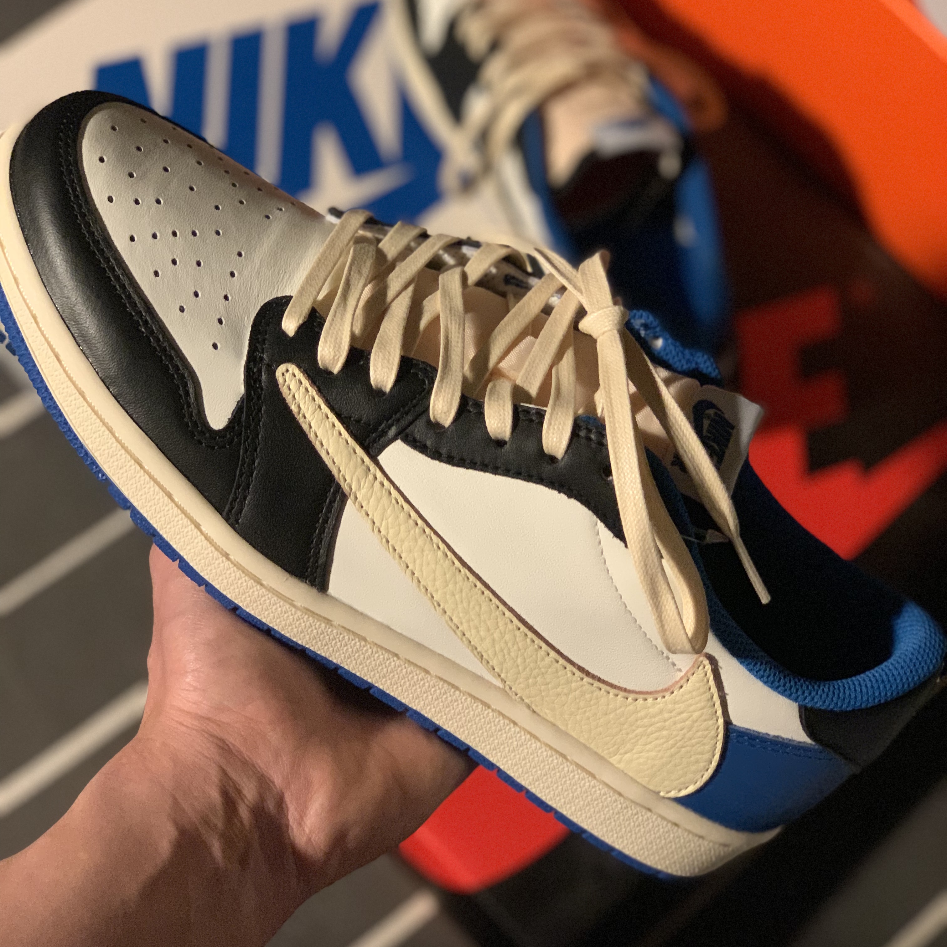 Jordan 1 x Travis Scott x Fragment Retro Low OG SP Military Blue 착용 스타일