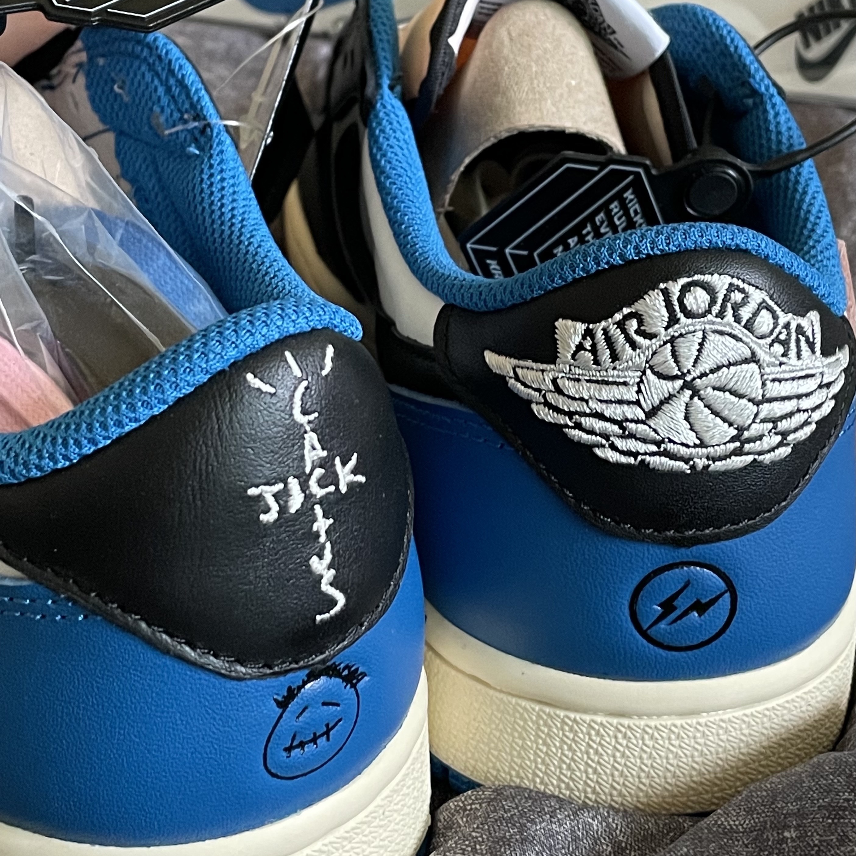 Jordan 1 x Travis Scott x Fragment Retro Low OG SP Military Blue 착용 스타일