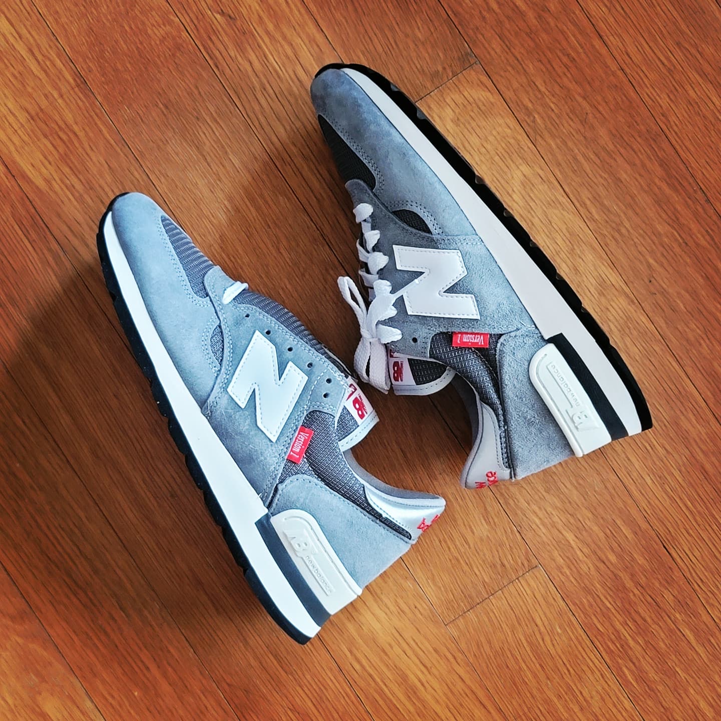 New Balance 990vs1 Made in USA Grey 착용 스타일 - 1