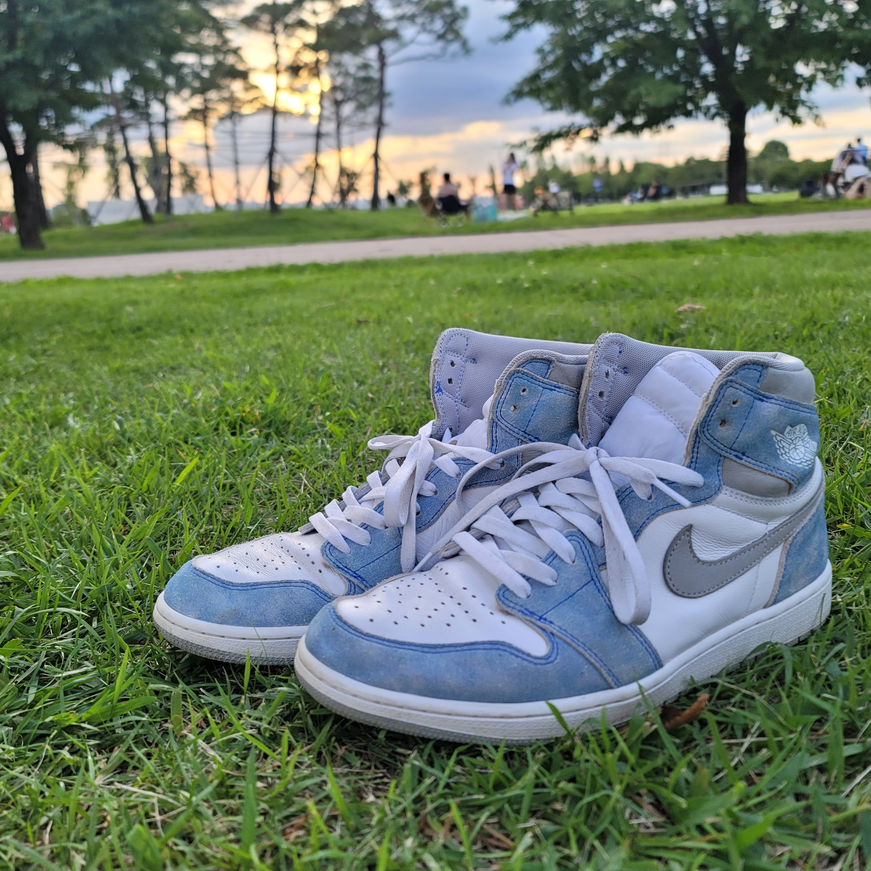 Jordan 1 Retro High OG Hyper Royal 착용 스타일 - 2