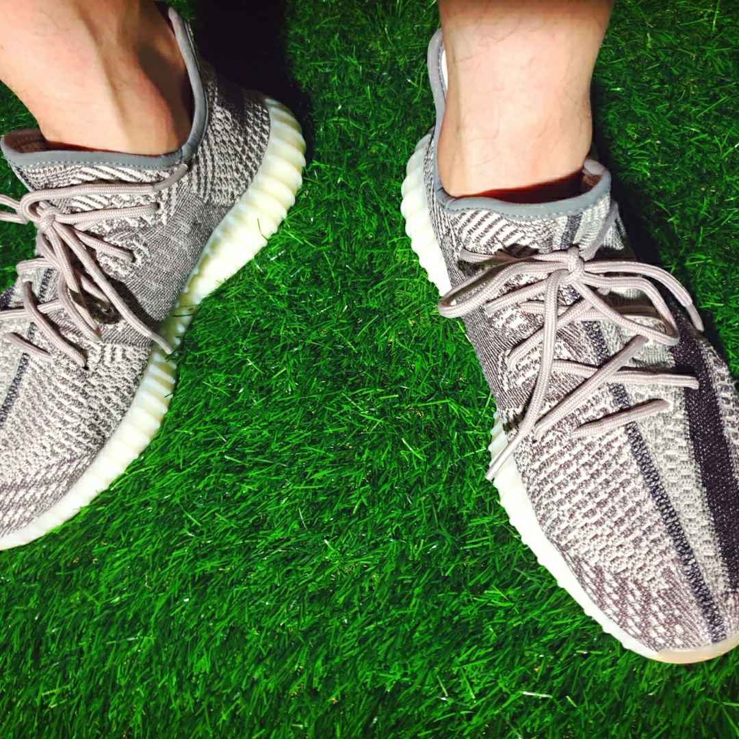 Adidas Yeezy Boost 350 V2 Zyon 착용 스타일 - 4