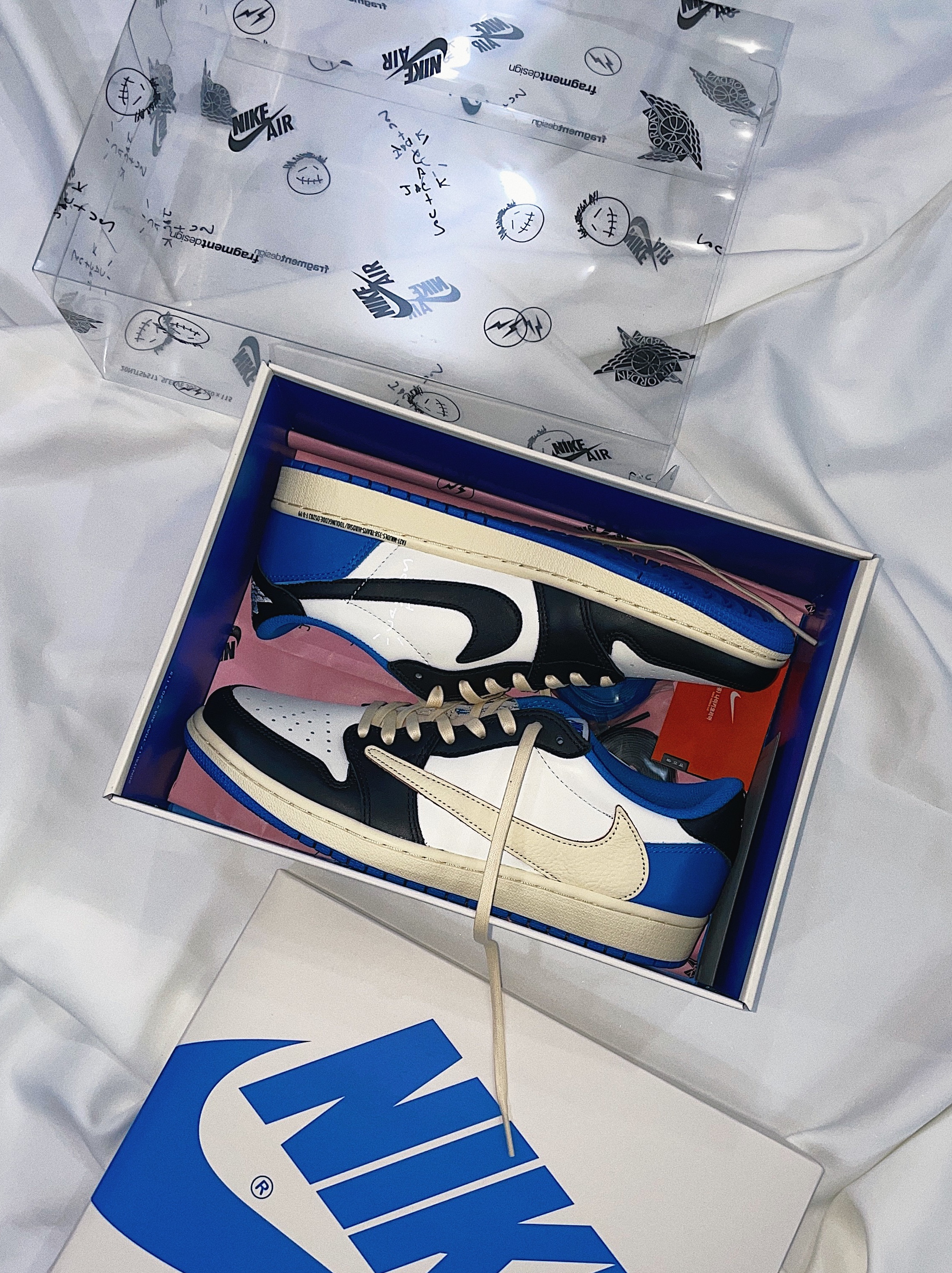 Jordan 1 x Travis Scott x Fragment Retro Low OG SP Military Blue 착용 스타일 - 1