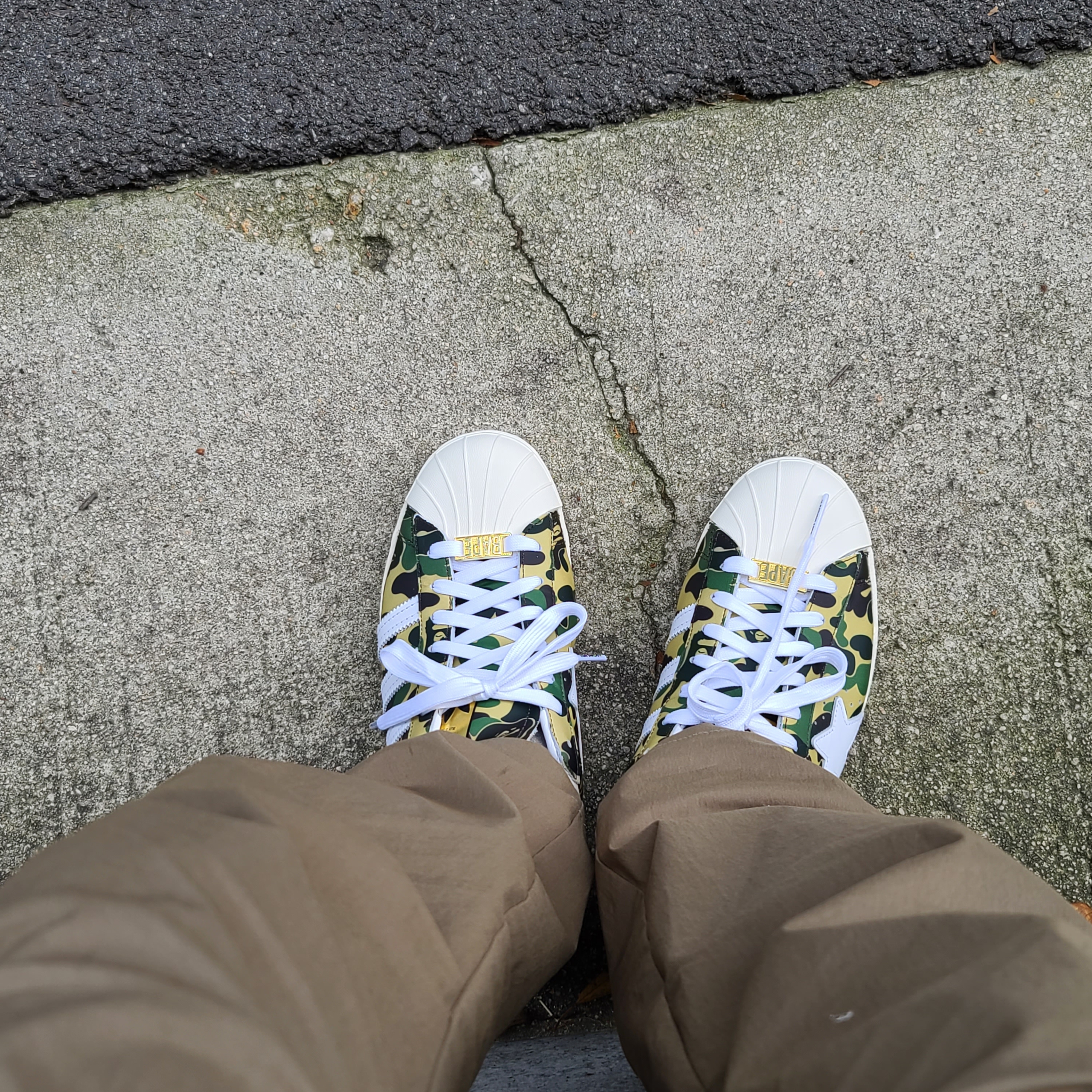 Adidas x BAPE Superstar 80s Green Camo 착용 스타일