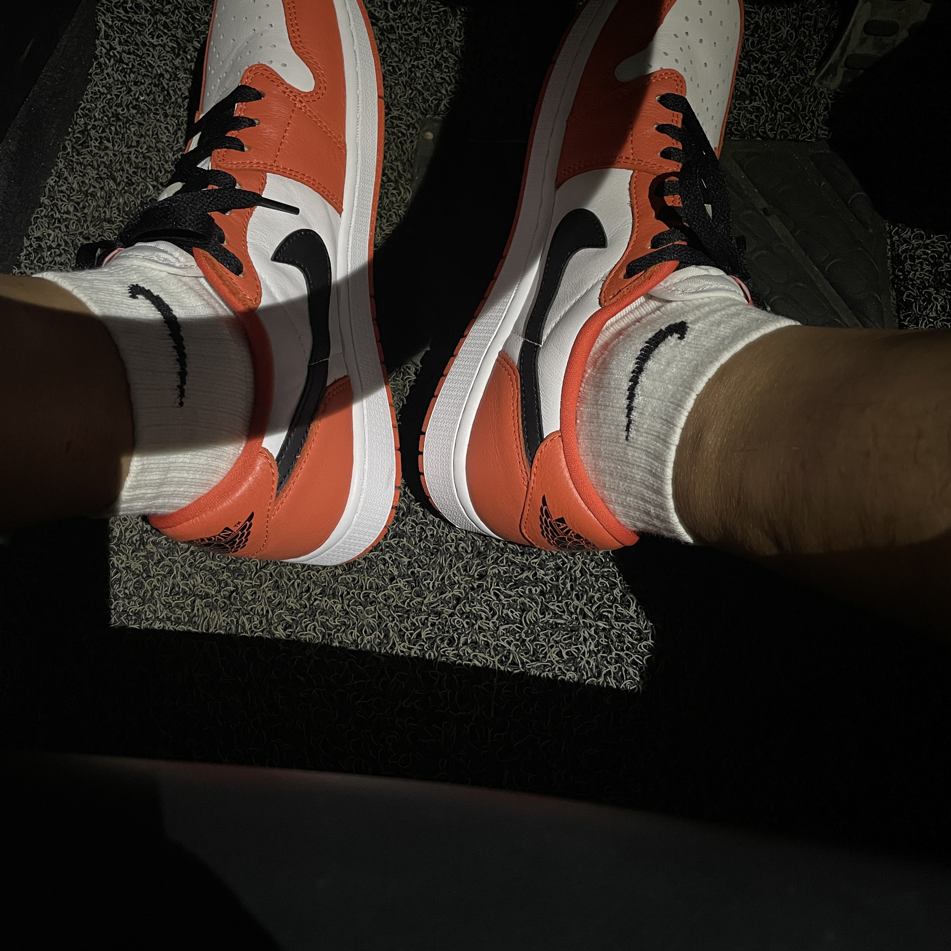 Jordan 1 Low OG Starfish 착용 스타일