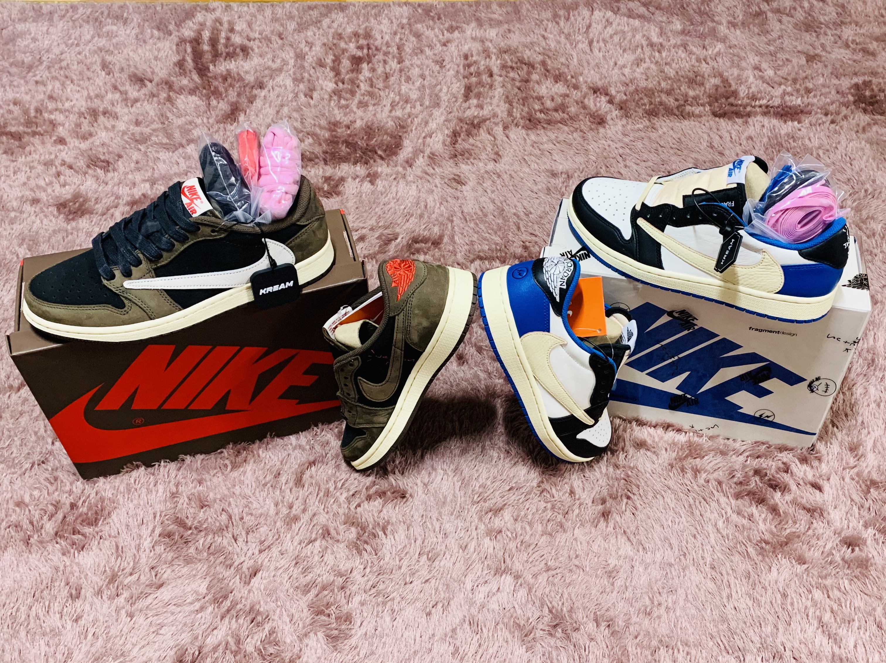 Jordan 1 x Travis Scott x Fragment Retro Low OG SP Military Blue, Jordan 1 x Travis Scott Retro Low OG SP Mocha 착용 스타일 - 1