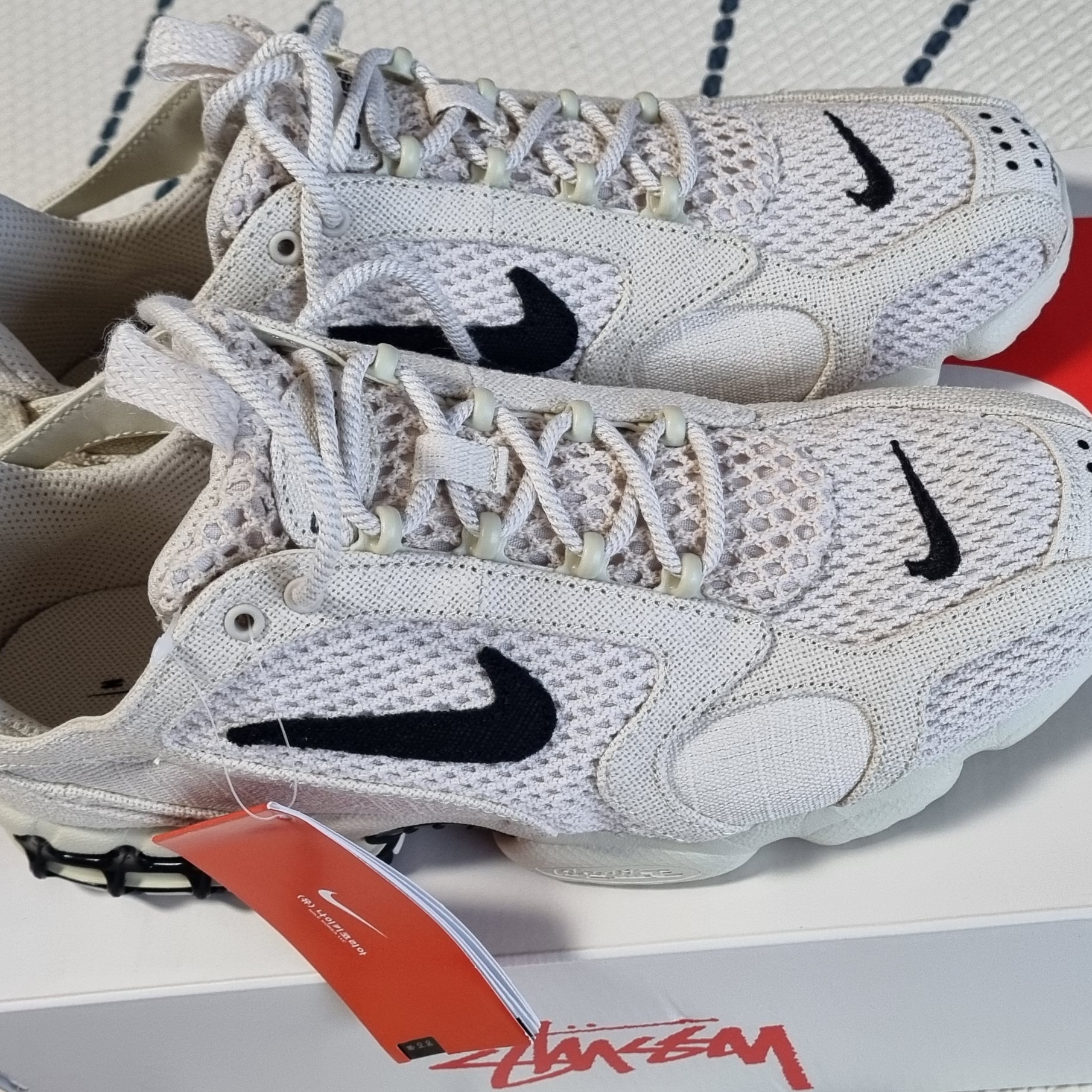 Nike x Stussy Air Zoom Spiridon Cage 2 Fossil 착용 스타일