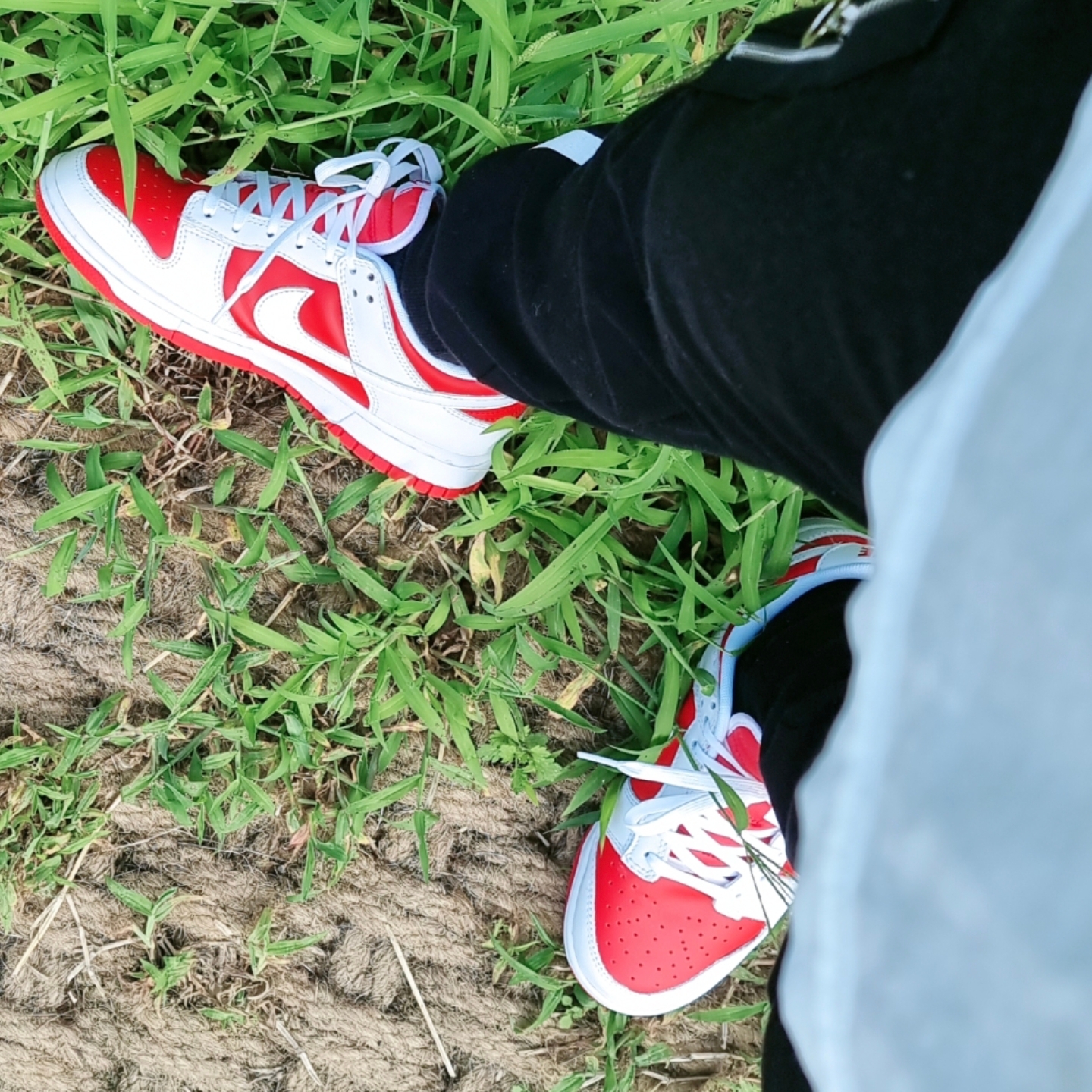 Nike Dunk Low Retro Championship Red 착용 스타일 - 2