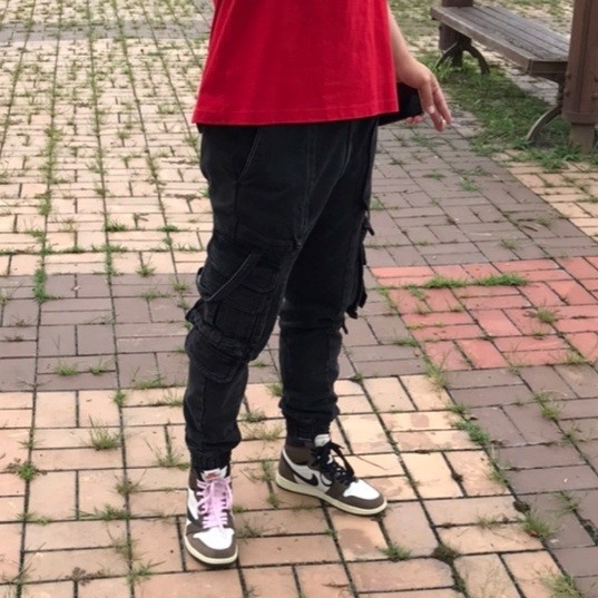 Jordan 1 x Travis Scott Retro High OG SP Mocha 착용 스타일 - 2
