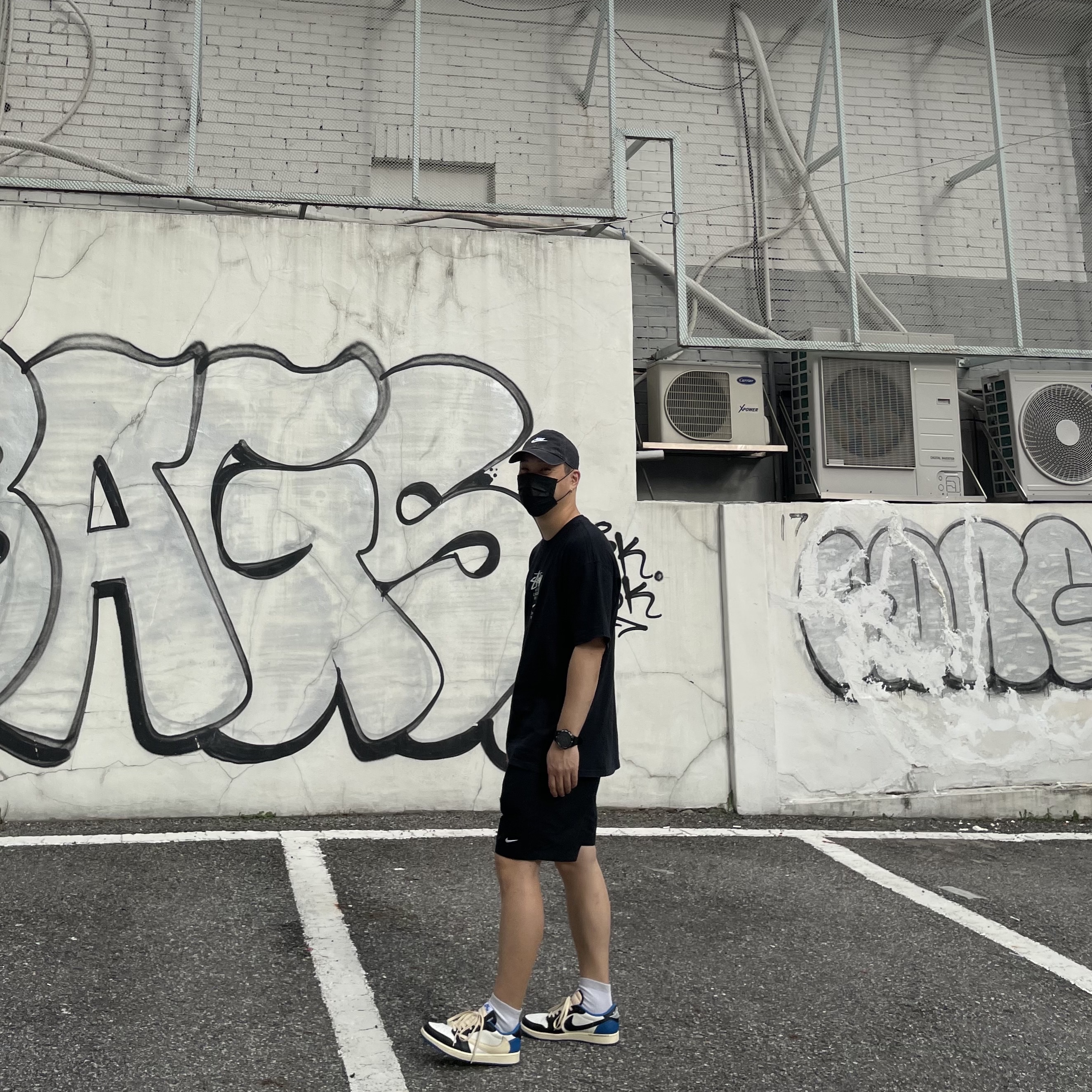 Jordan 1 x Travis Scott x Fragment Retro Low OG SP Military Blue, Nike NRG Solo Swoosh Shorts Black - Asia 착용 스타일