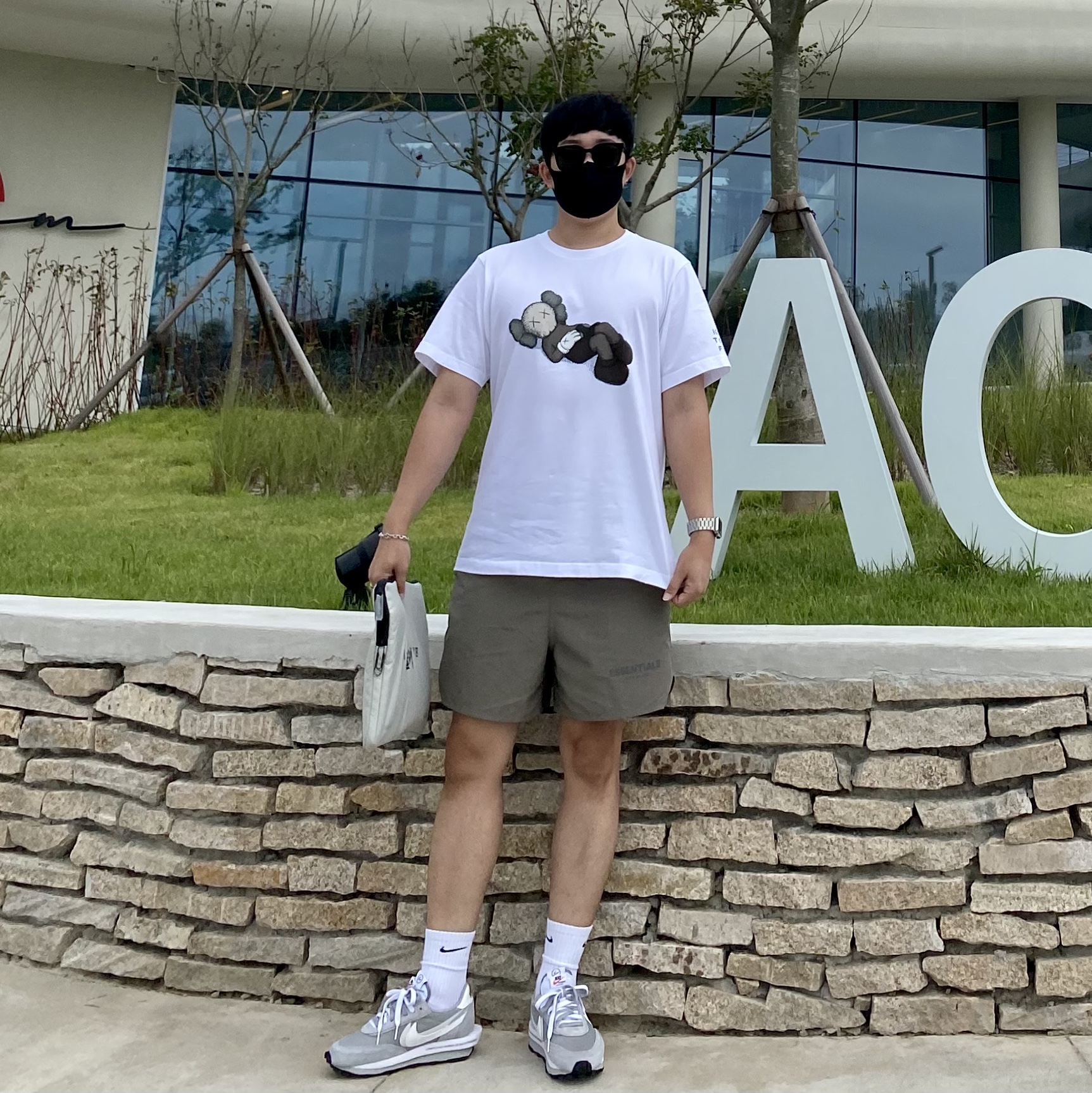 Nike x Sacai x Fragment LDWaffle Light Smoke Grey, Essentials Volley Shorts Cement - 20FW 착용 스타일