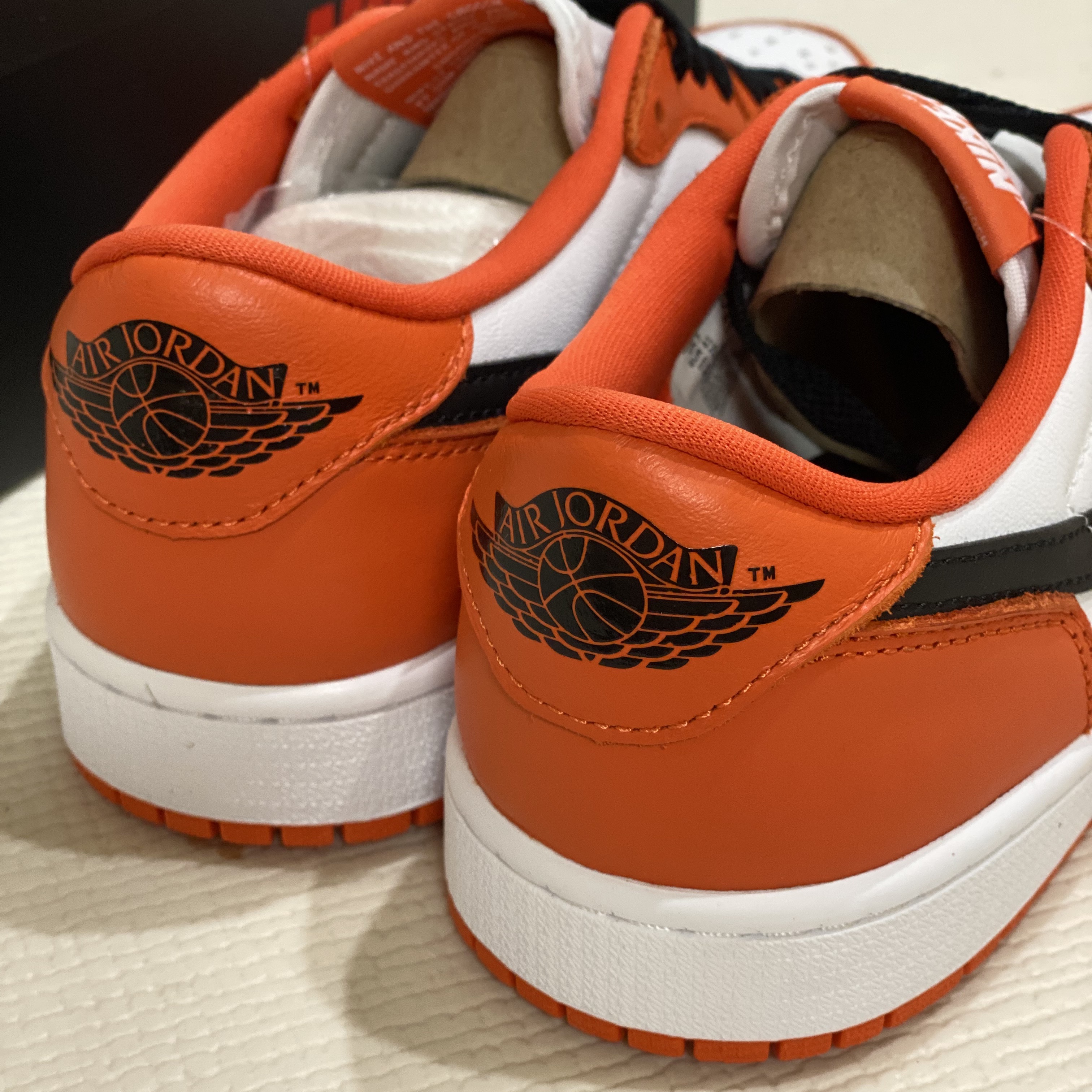 Jordan 1 Low OG Starfish, Essentials Track Jacket Black Reflective - 20FW 착용 스타일 - 5
