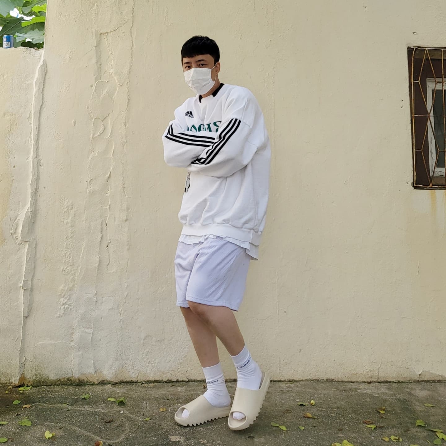 Adidas Yeezy Slide Bone 착용 스타일 - 2