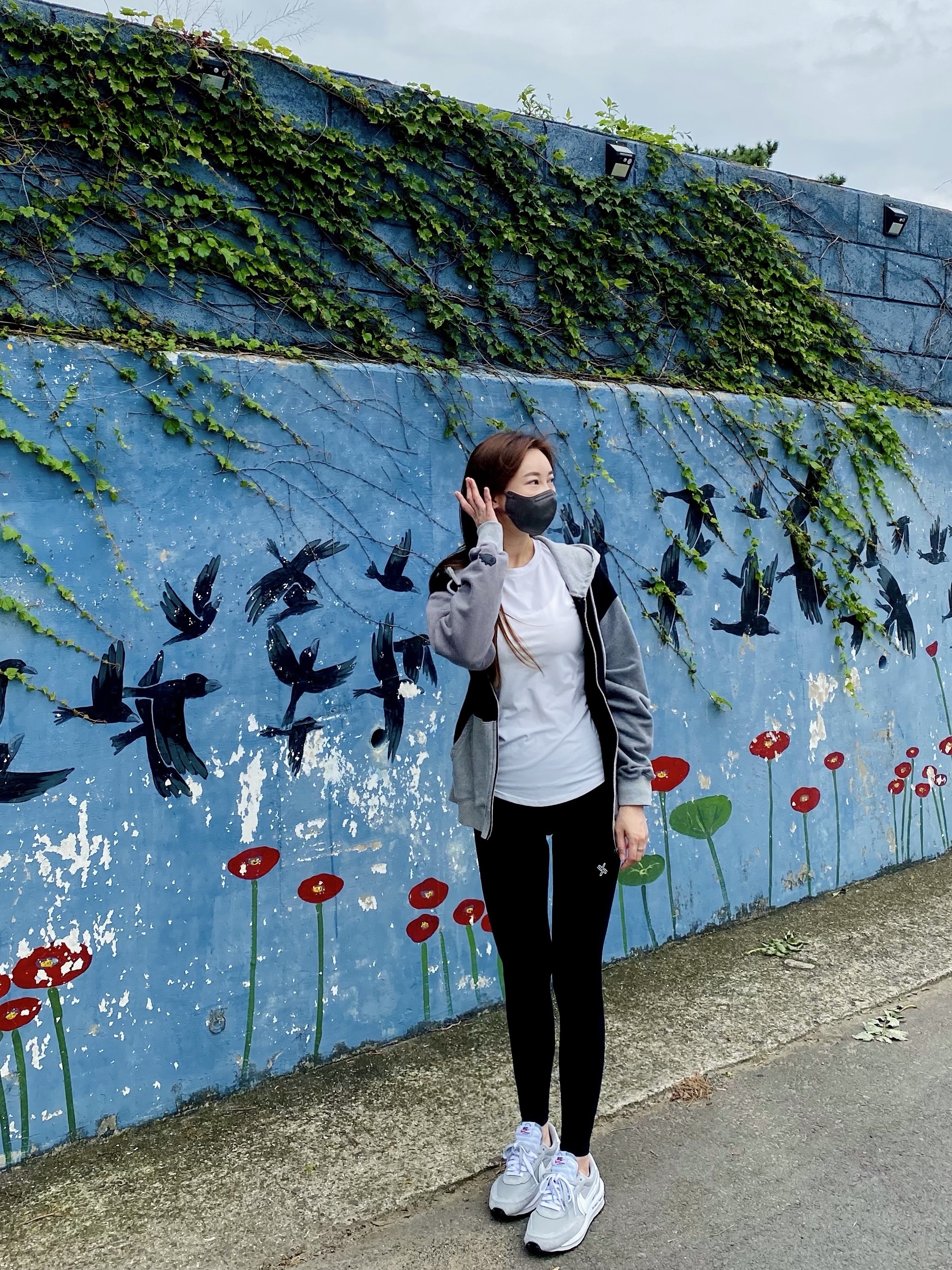 Nike x Sacai x Fragment LDWaffle Light Smoke Grey, IAB Studio x Niniz Zip-up Hoodie 착용 스타일 - 1