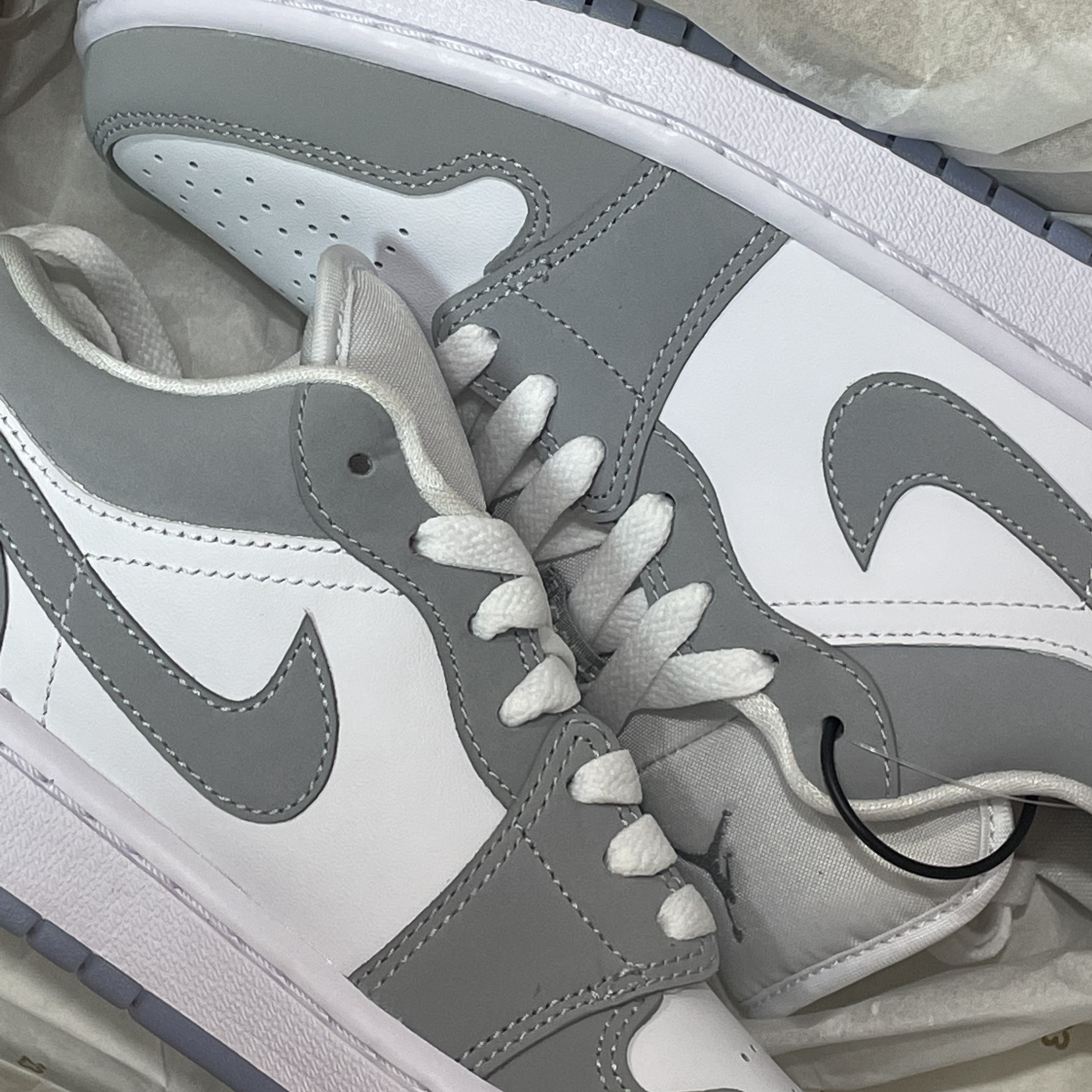 (W) Jordan 1 Low White Wolf Grey 착용 스타일 - 1