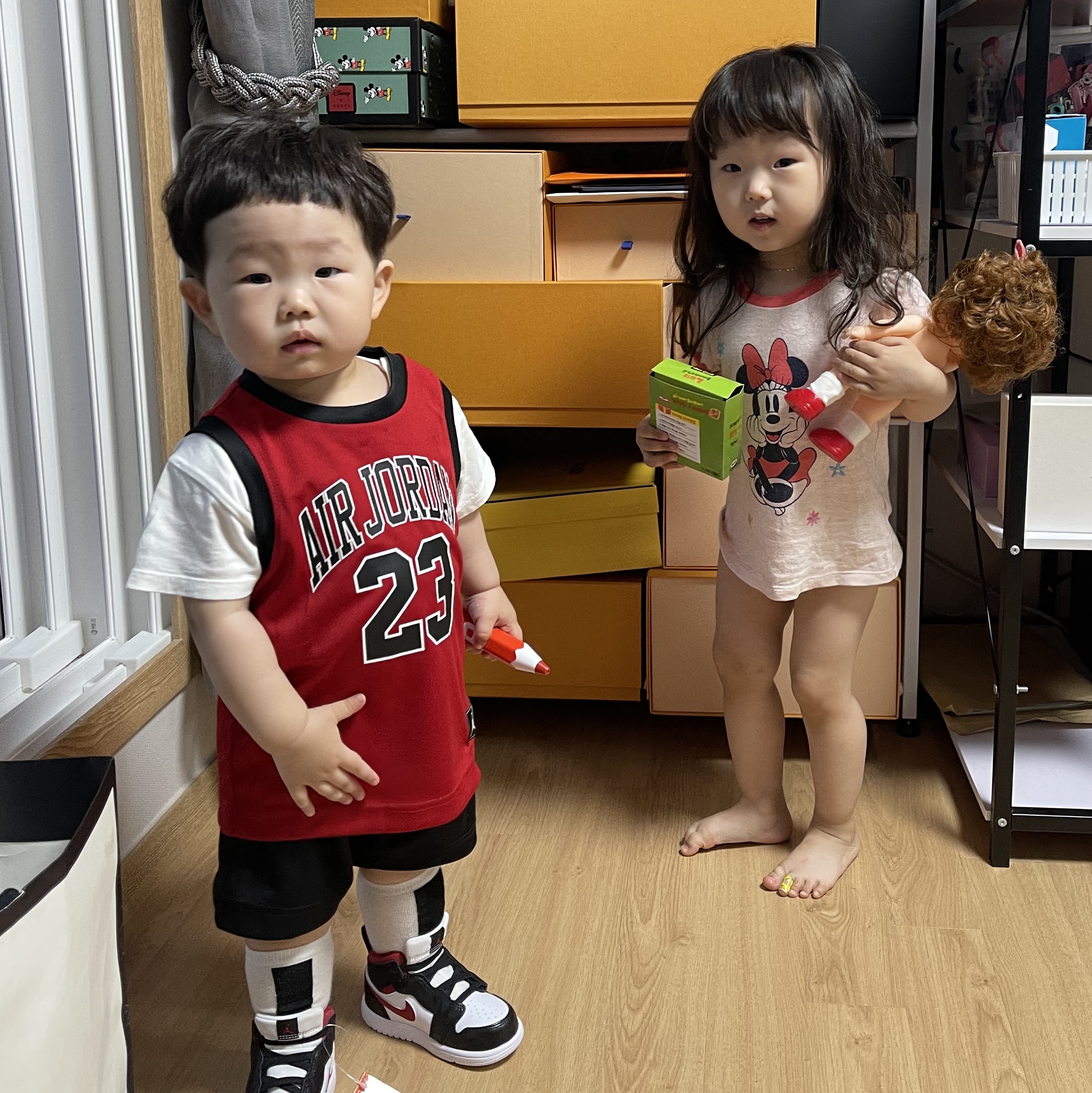 (TD) Jordan 1 Mid Alt Gym Red Black White 착용 스타일