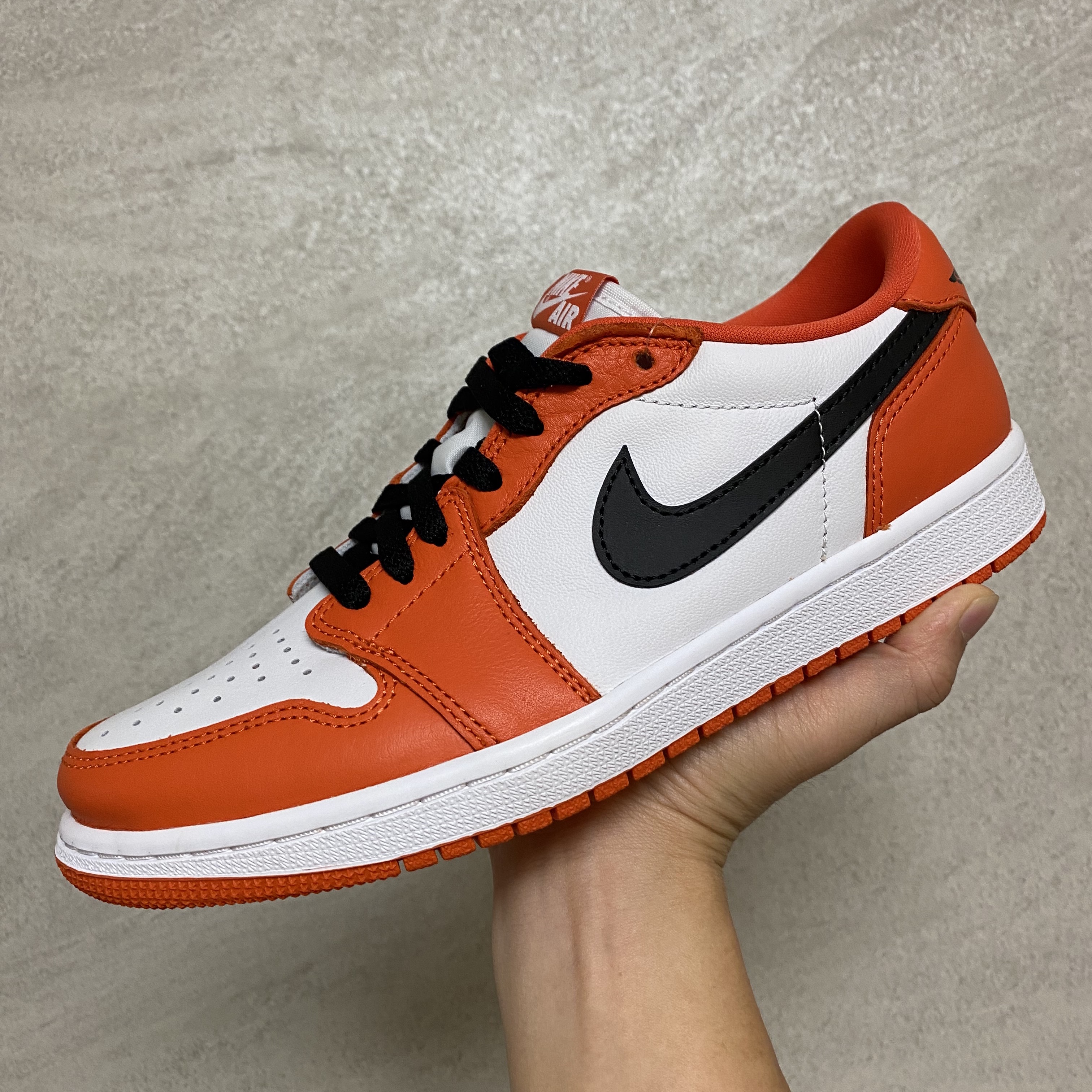Jordan 1 Low OG Starfish, Essentials Track Jacket Black Reflective - 20FW 착용 스타일 - 2