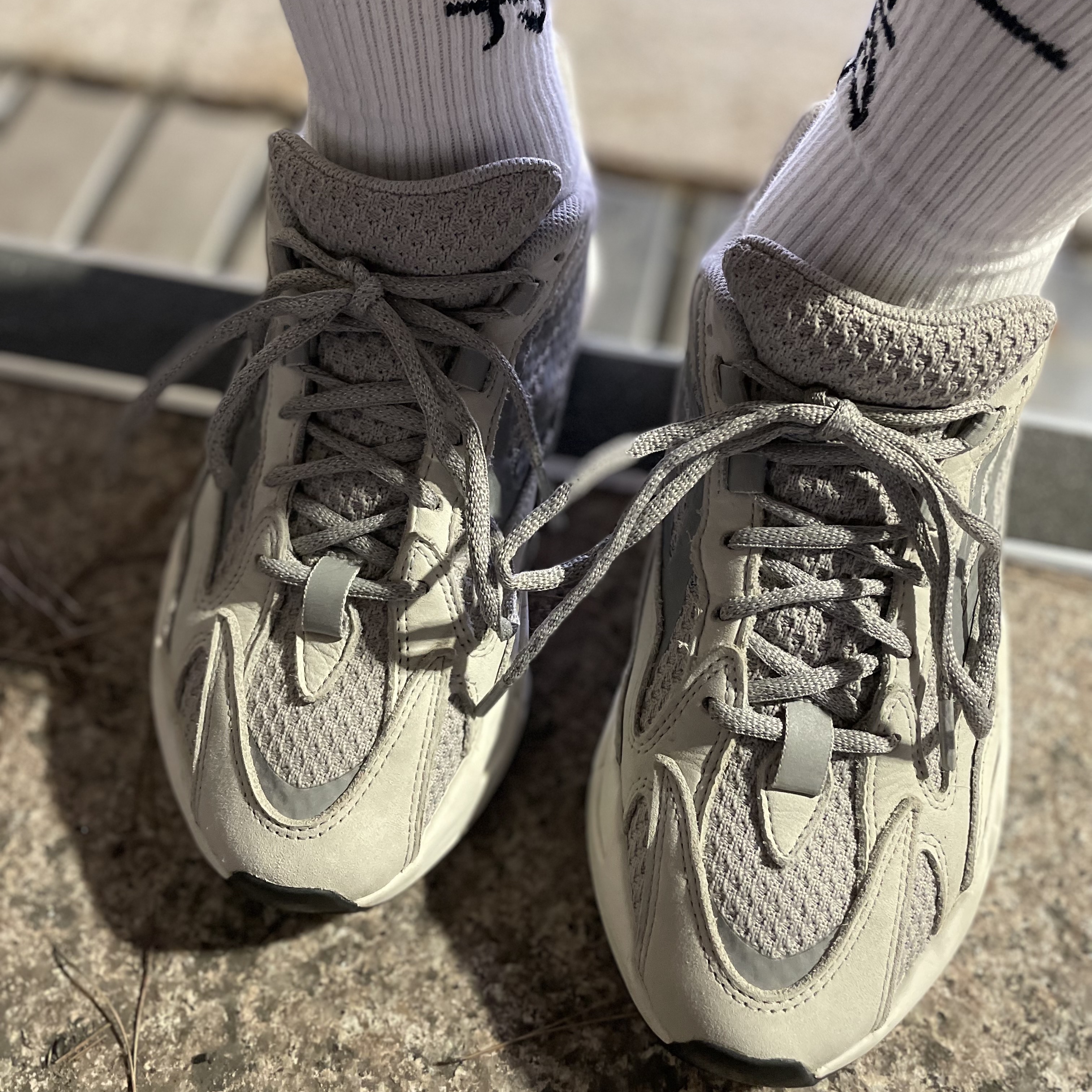Adidas Yeezy Boost 700 V2 Static 2018 착용 스타일 - 2