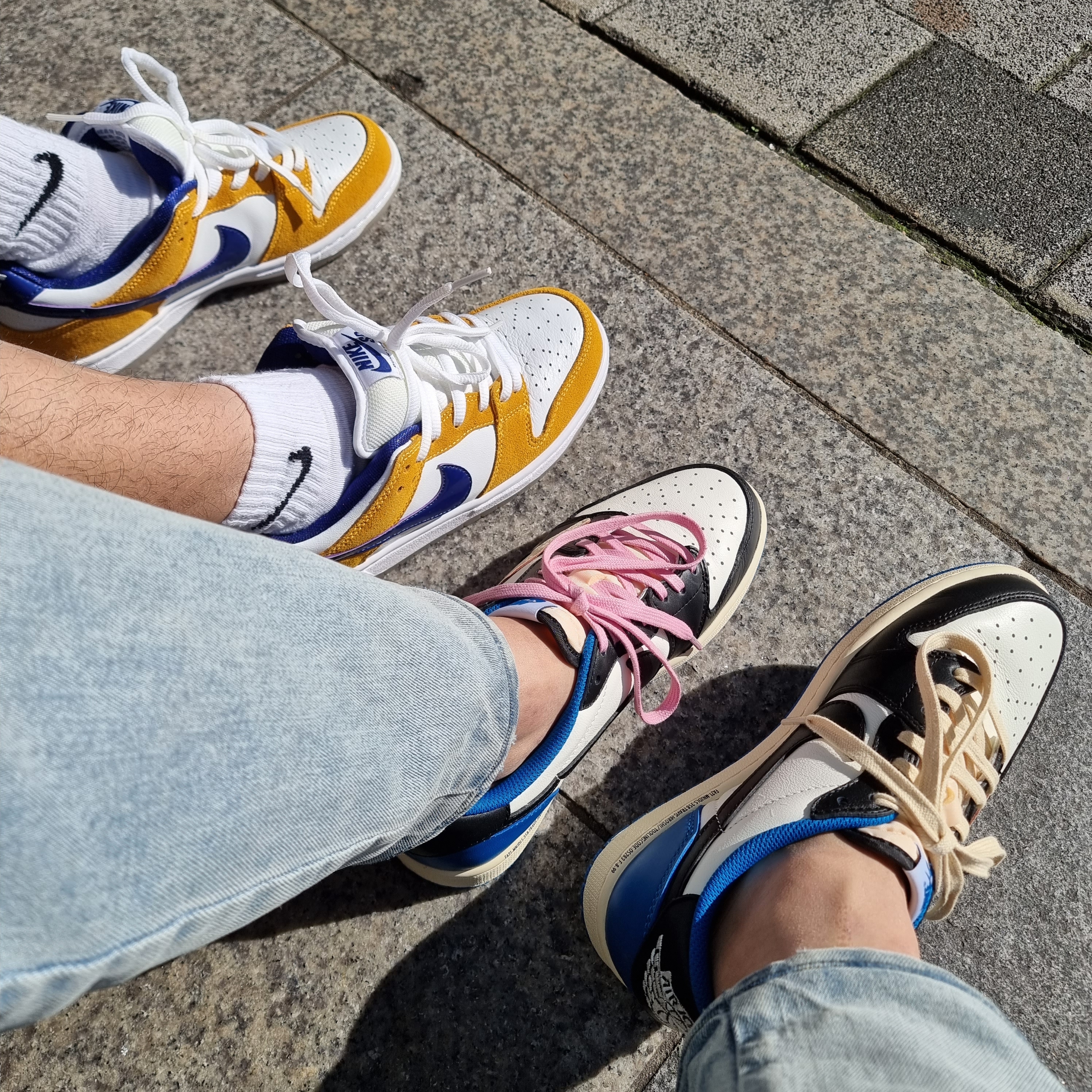 Nike SB Dunk Low Laser Orange, Jordan 1 x Travis Scott x Fragment Retro Low OG SP Military Blue 착용 스타일