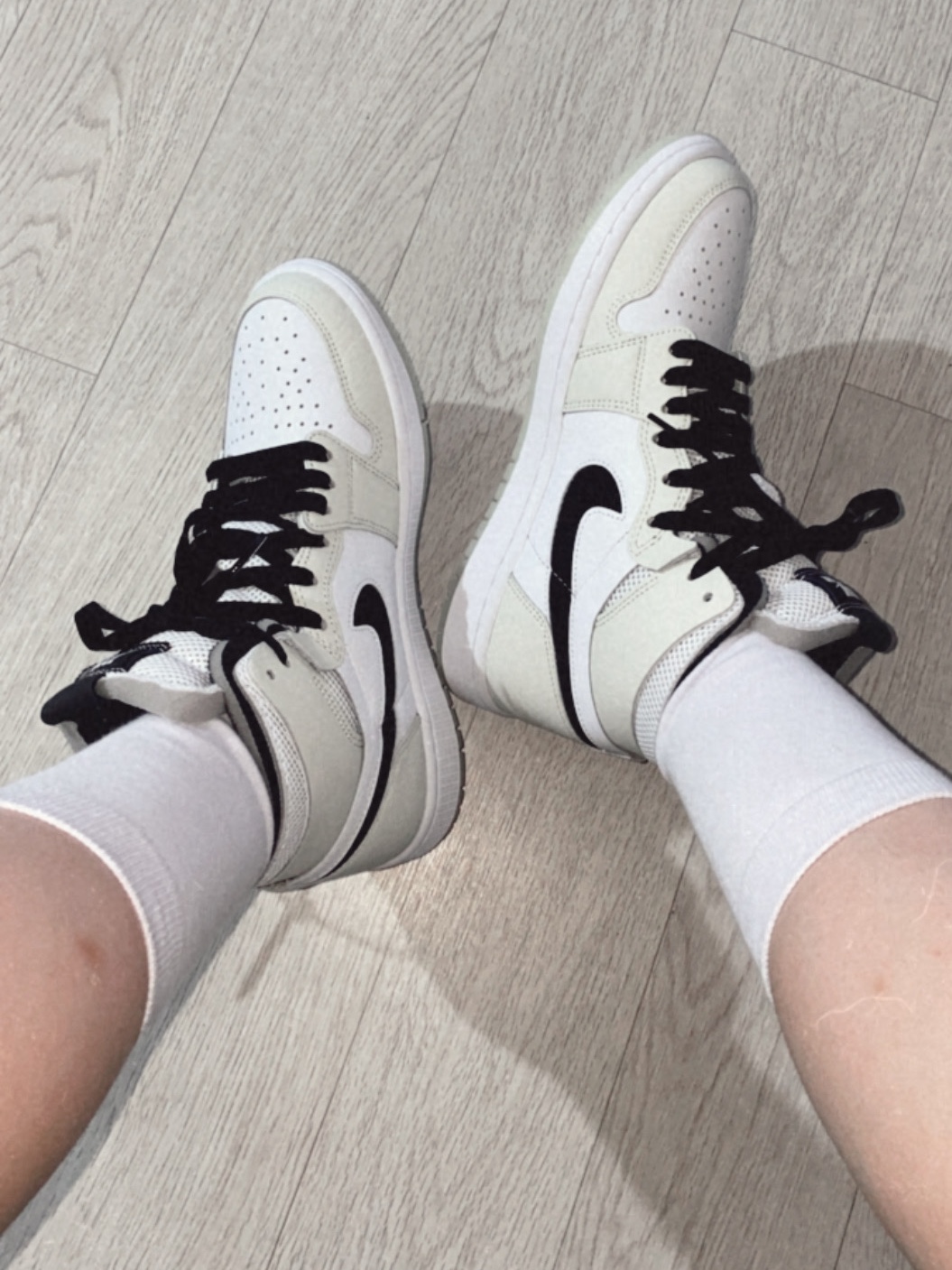 (W) Jordan 1 Zoom Air CMFT Light Bone 착용 스타일 - 2