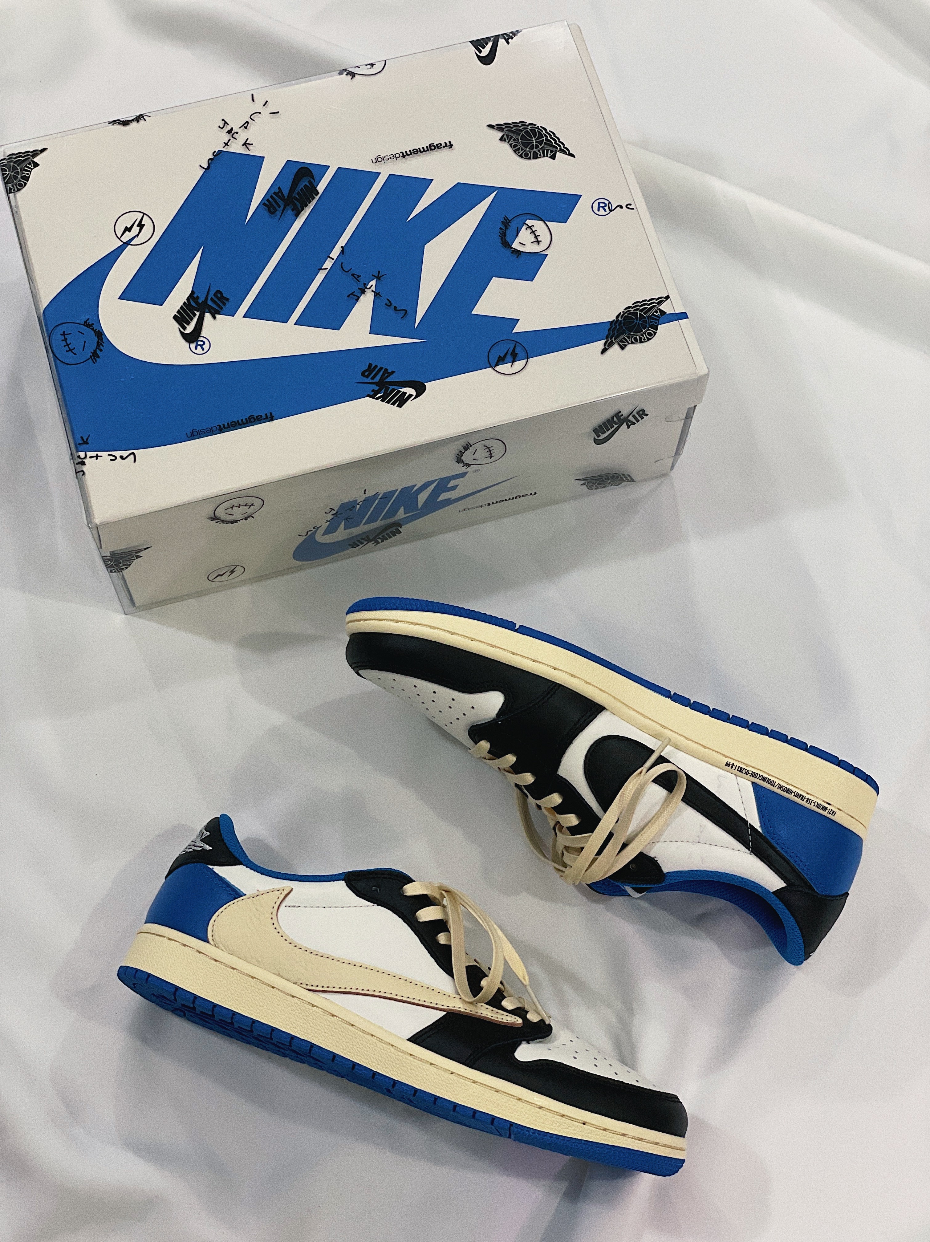 Jordan 1 x Travis Scott x Fragment Retro Low OG SP Military Blue 착용 스타일 - 3