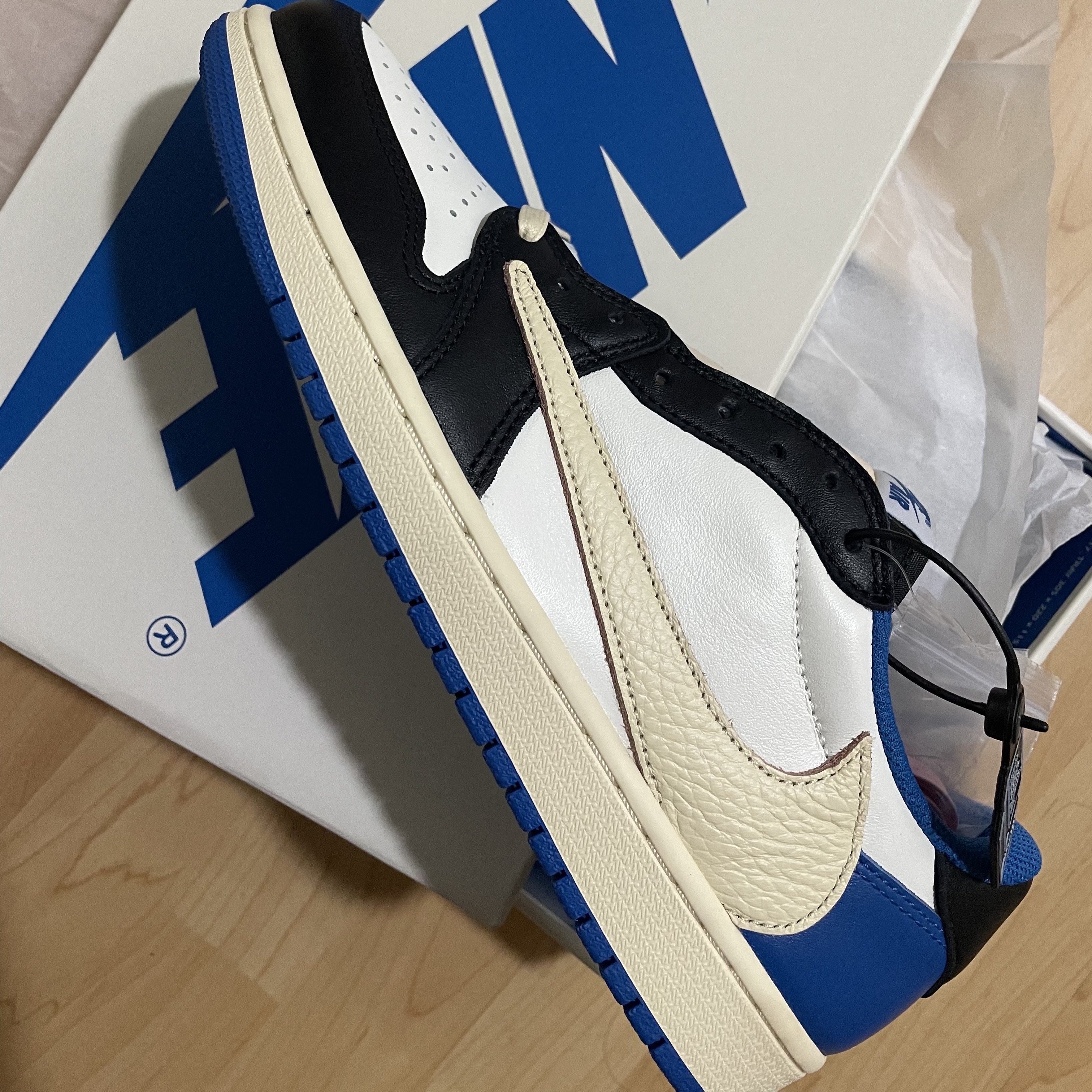 Jordan 1 x Travis Scott x Fragment Retro Low OG SP Military Blue 착용 스타일