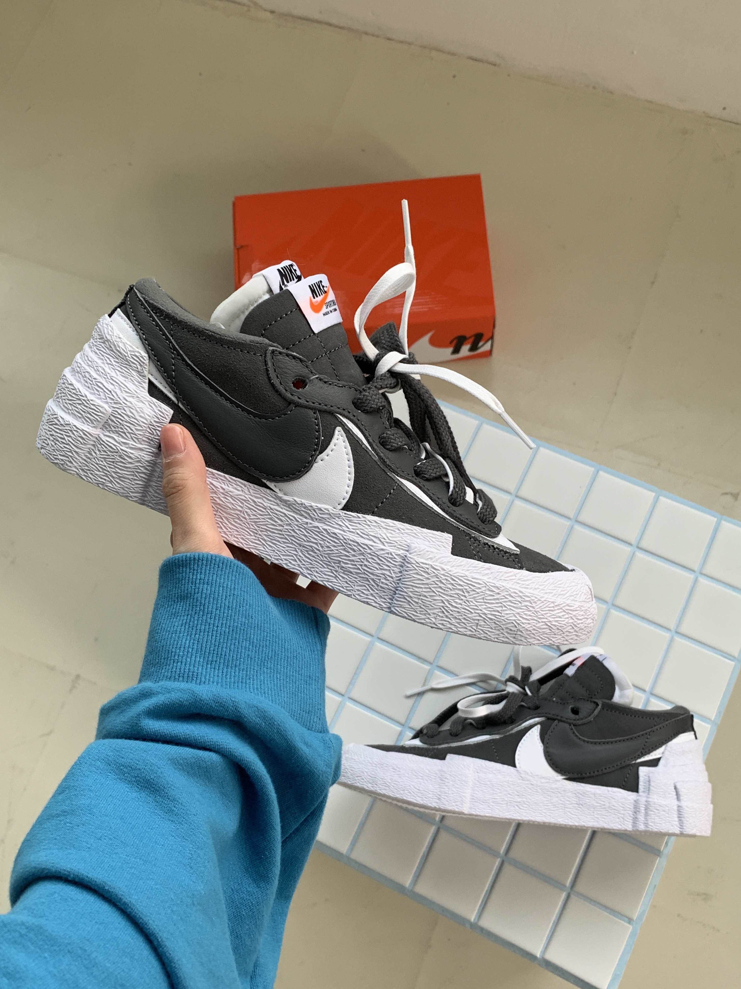 Nike x Sacai Blazer Low Iron Grey 착용 스타일 - 1