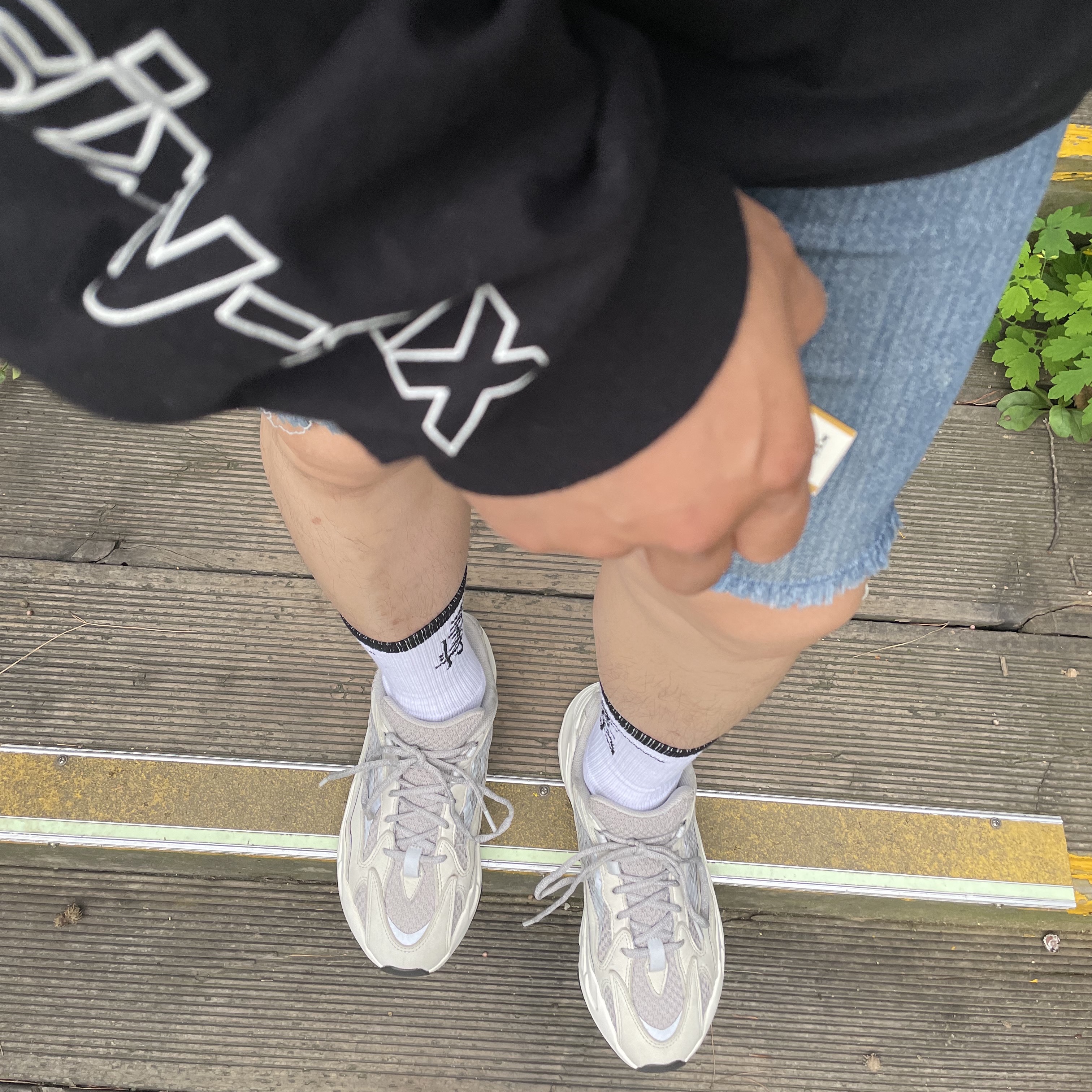 Adidas Yeezy Boost 700 V2 Static 2018 착용 스타일 - 4