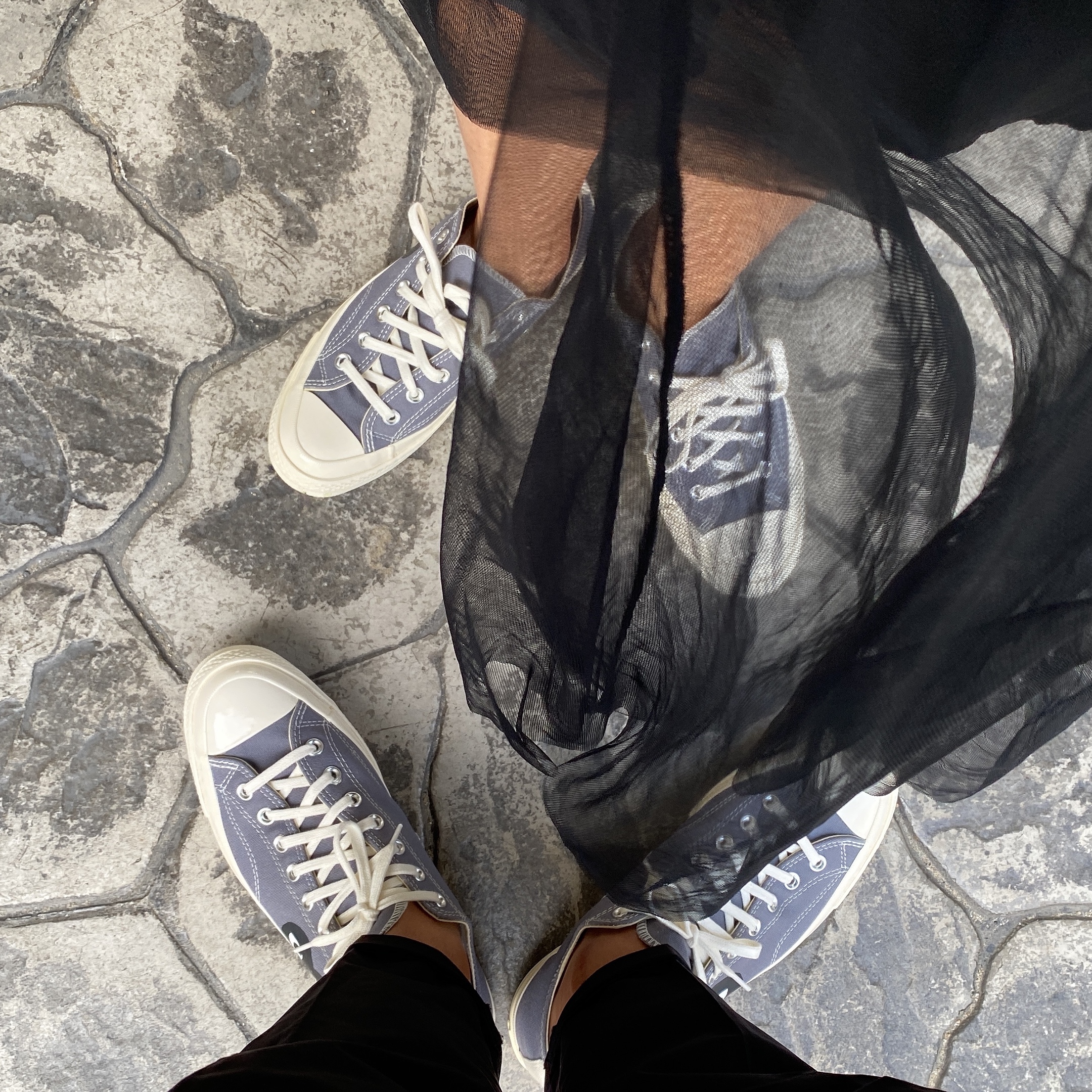 Converse x Play Comme des Garcons Chuck 70 Ox Steel Gray 착용 스타일 - 2