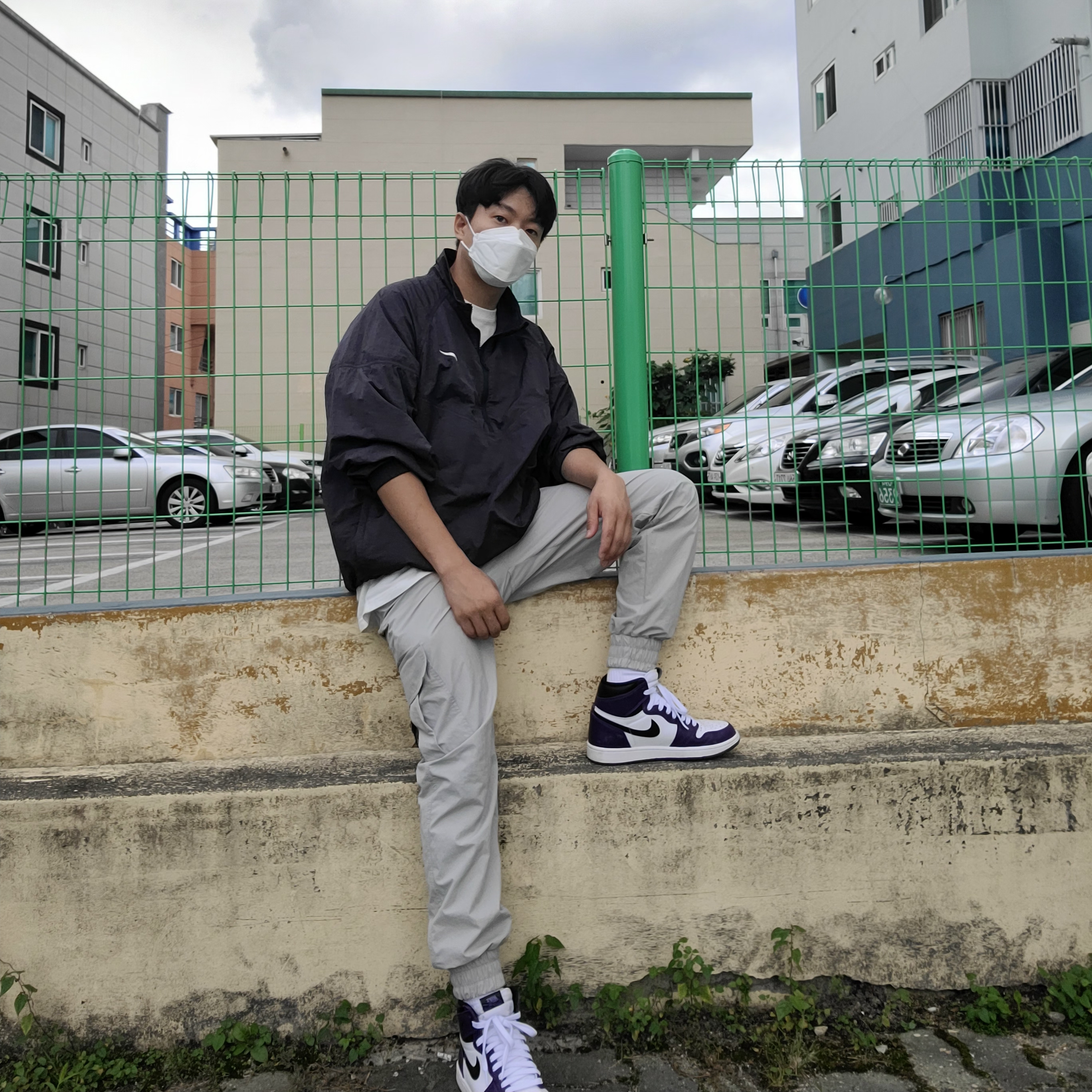 Nike x Stussy Windrunner Jacket Off Noir, Jordan 1 Retro High OG Court Purple 2020 착용 스타일 - 1