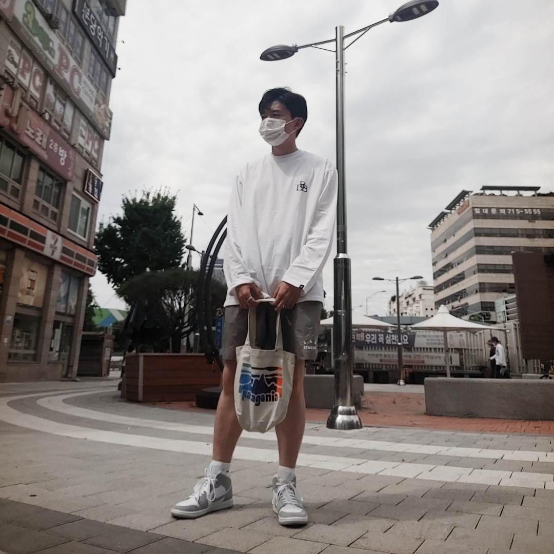 IAB Studio Woven Shorts Gray, (W) Jordan 1 Mid Wolf Grey 착용 스타일 - 2