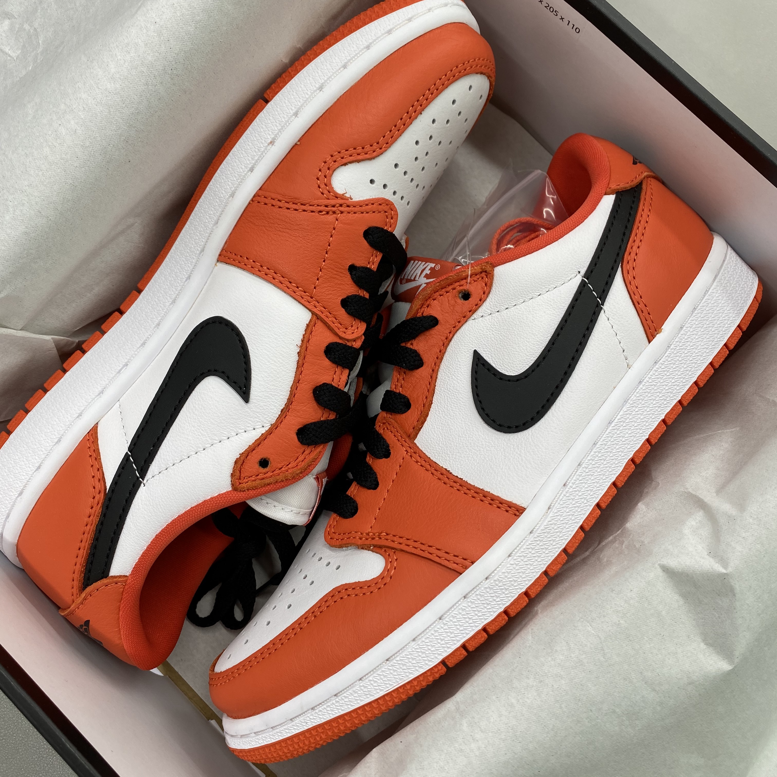 Jordan 1 Low OG Starfish, Essentials Track Jacket Black Reflective - 20FW 착용 스타일 - 4