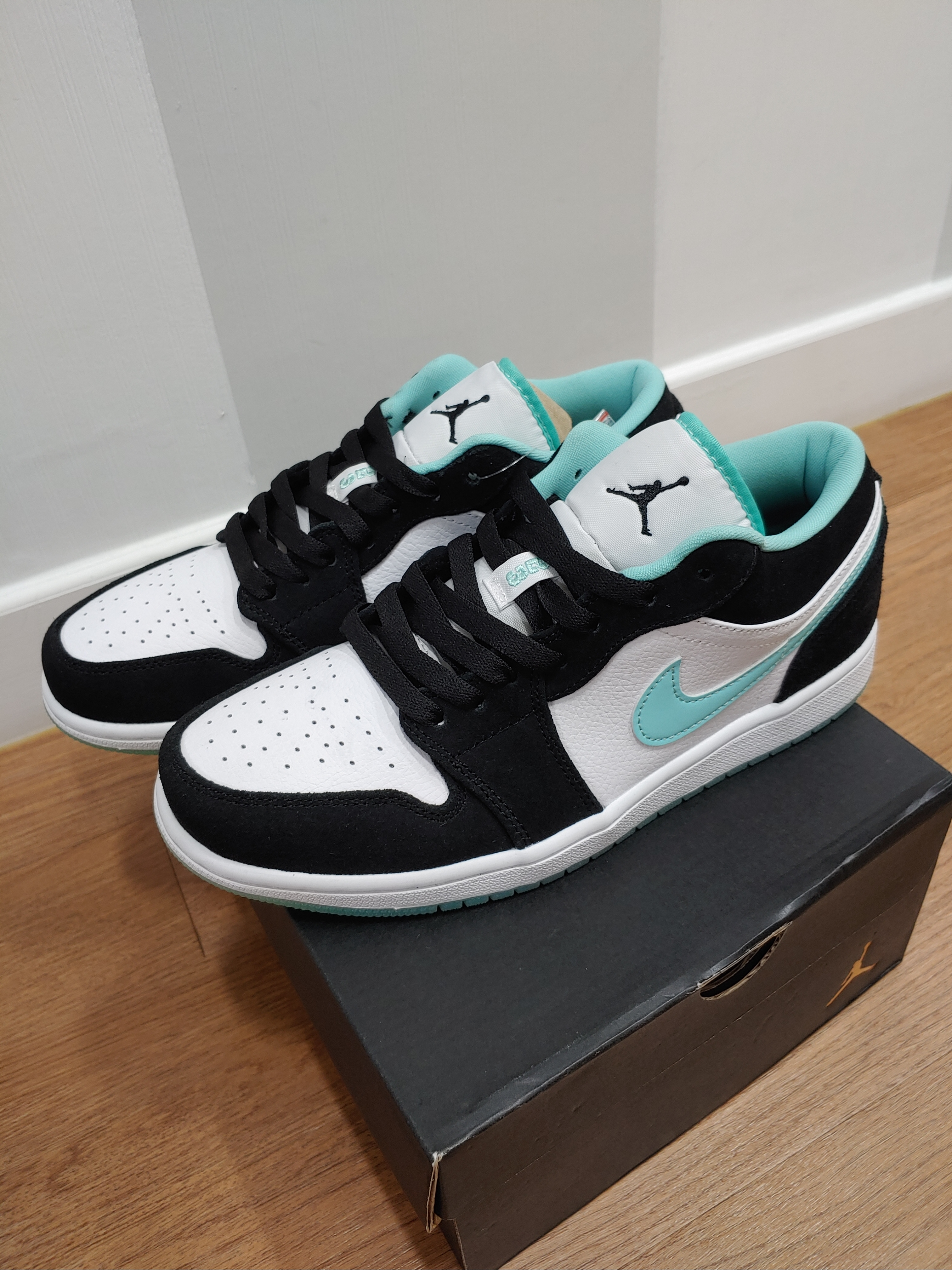 Jordan 1 Low Island Green 착용 스타일 - 2