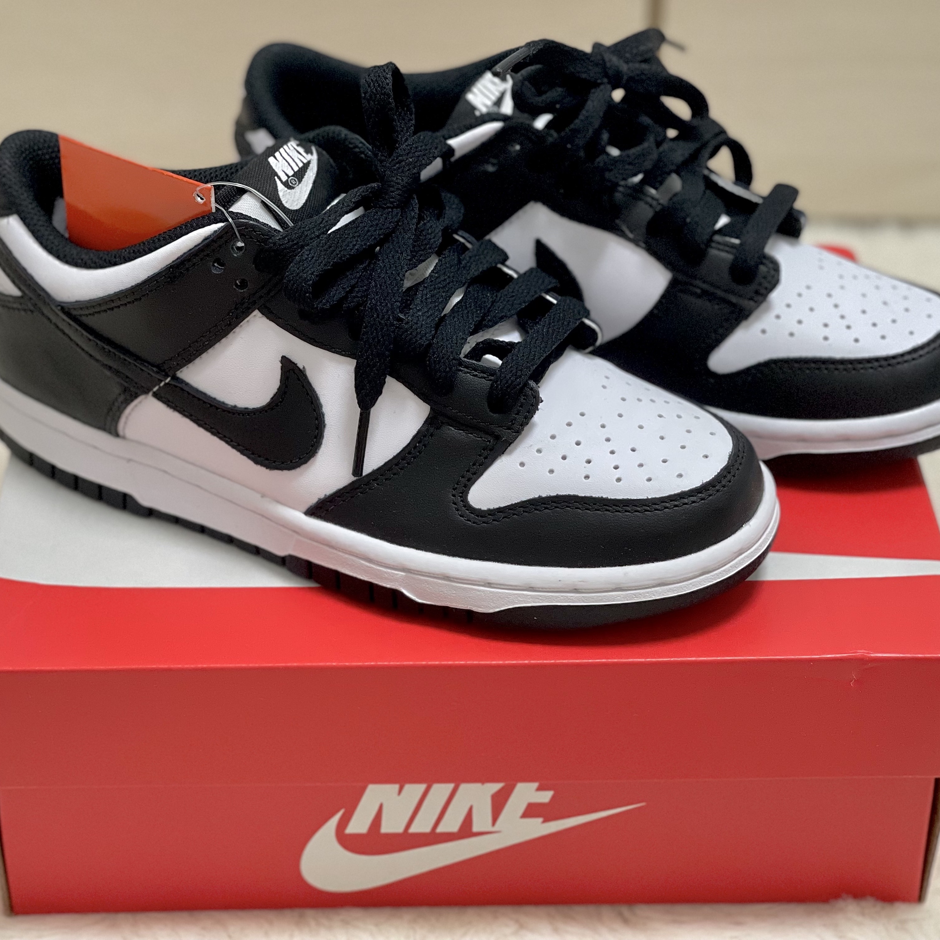 (GS) Nike Dunk Low Black 착용 스타일 - 1