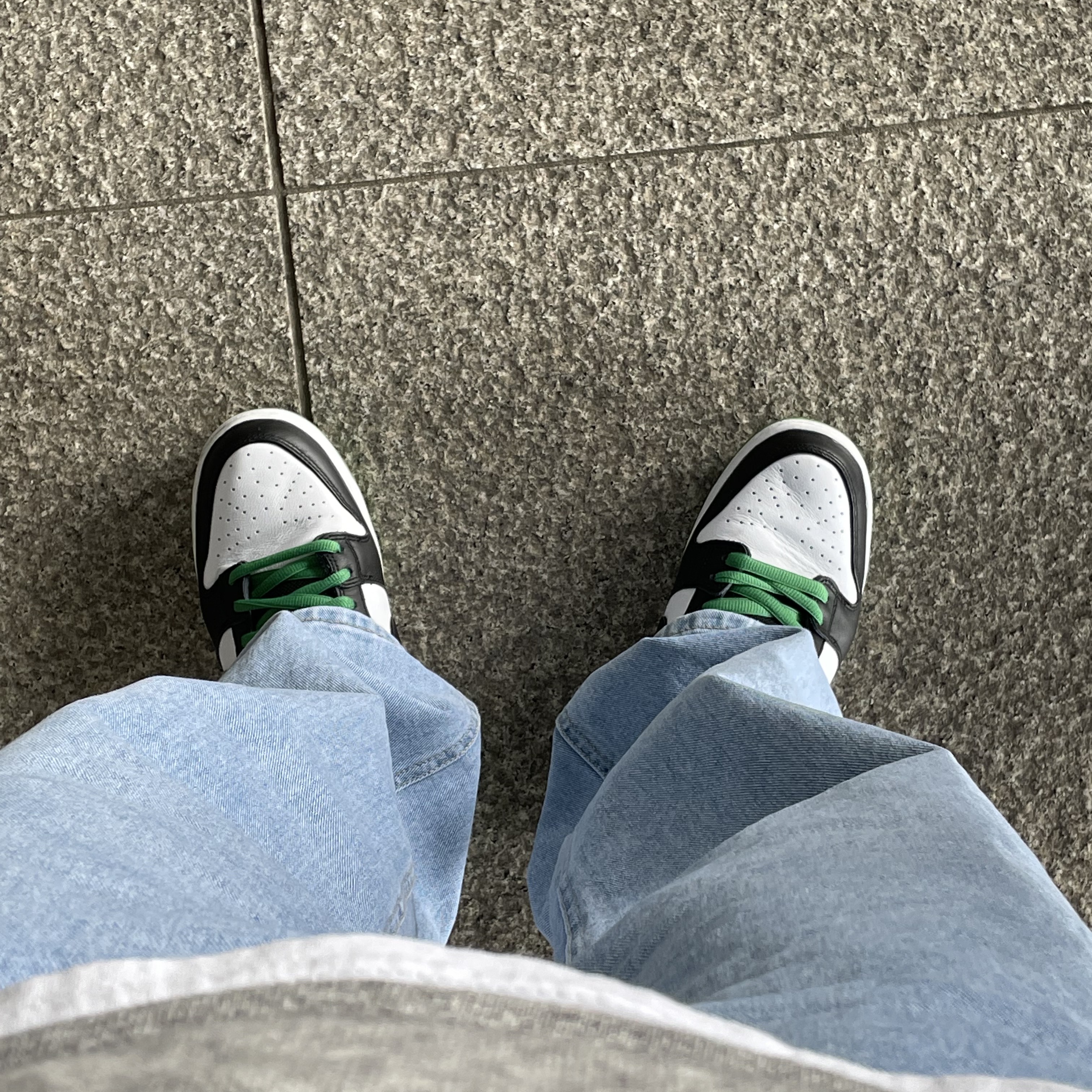 Nike SB Dunk Low Pro Black and Classic Green 착용 스타일