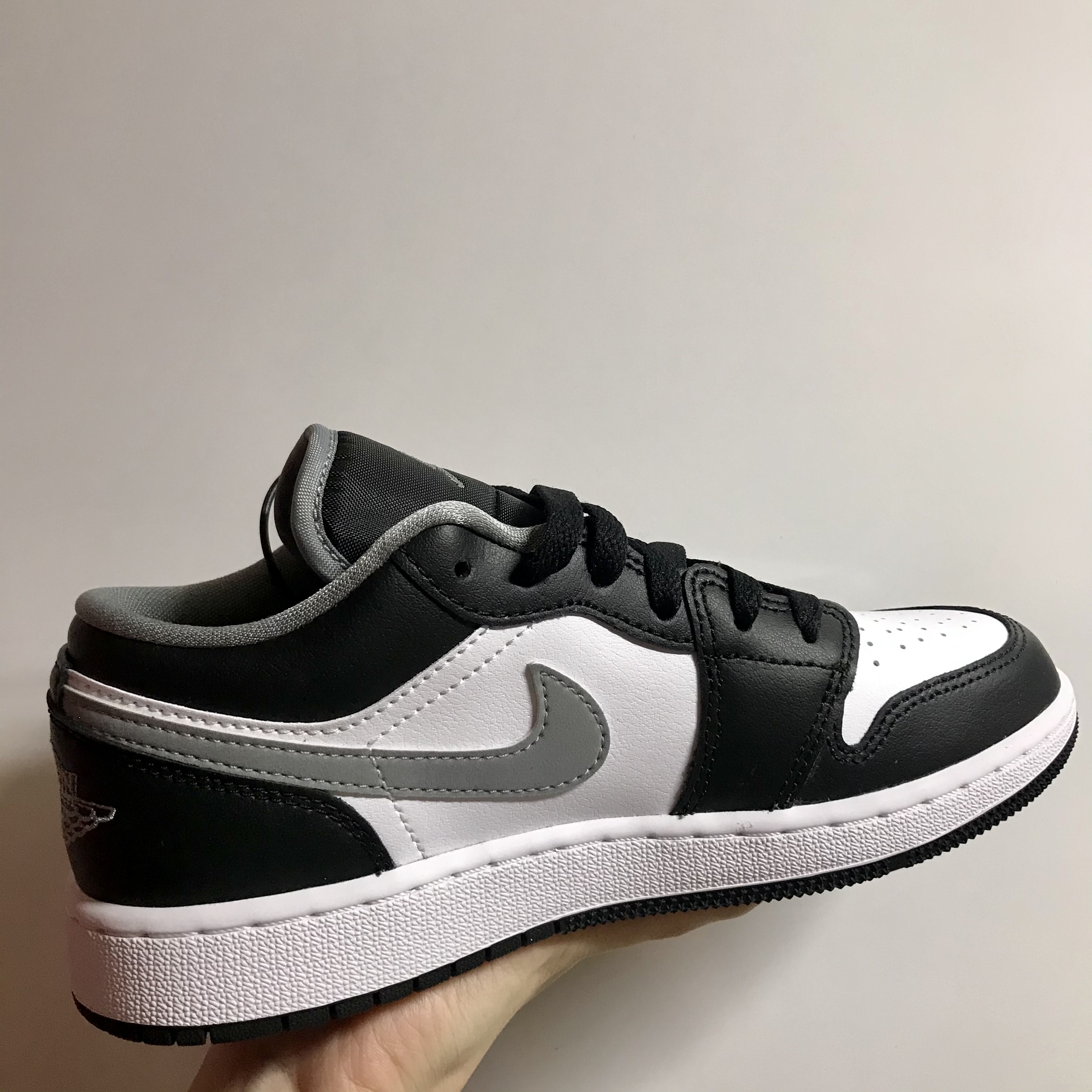 (GS) Jordan 1 Low Black Particle Grey 착용 스타일 - 2