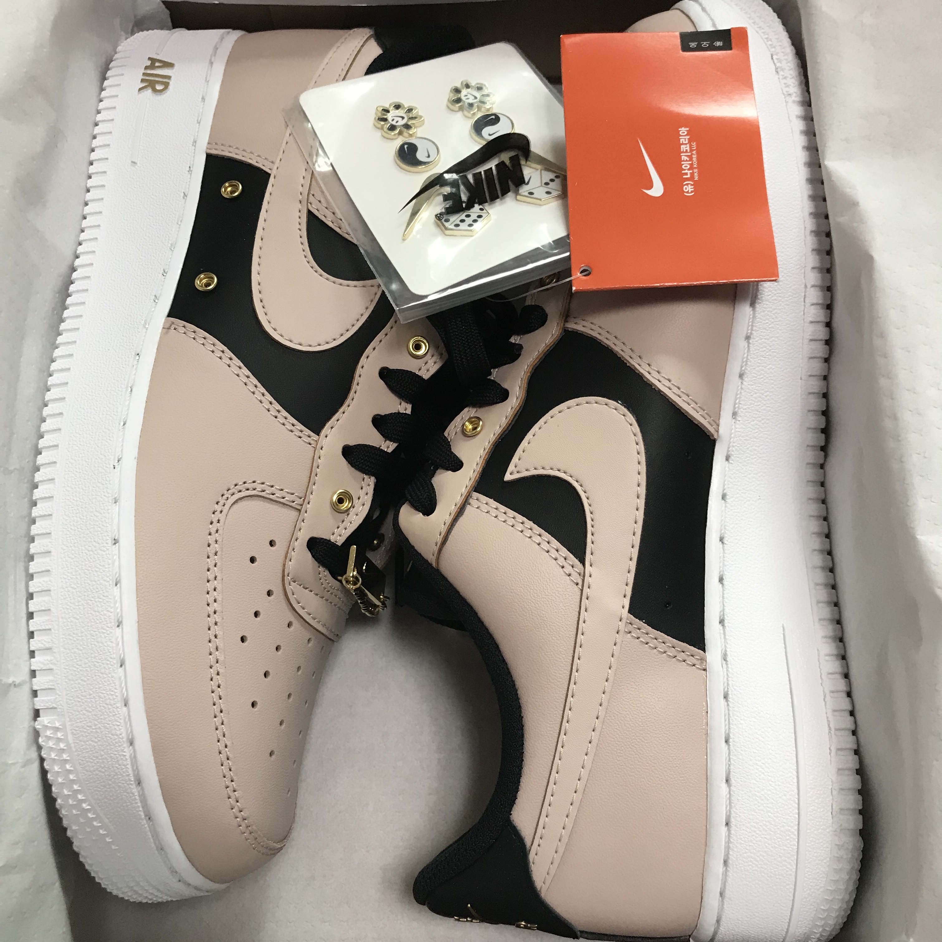 Nike Air Force 1 '07 PRM Touch Of Gold 착용 스타일 - 2
